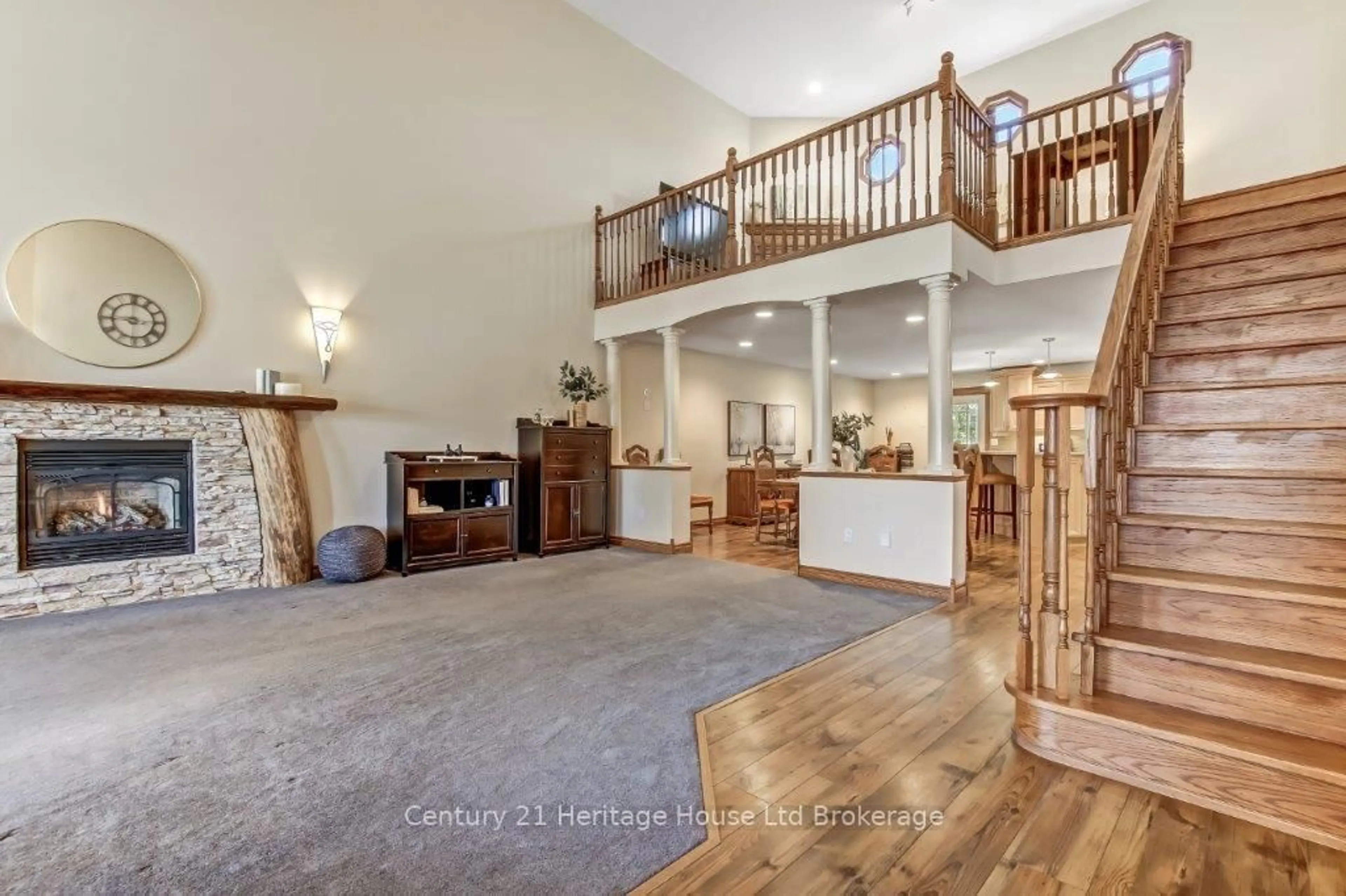 Indoor foyer for 143 Boyd Blvd, Zorra Ontario N0M 2M0