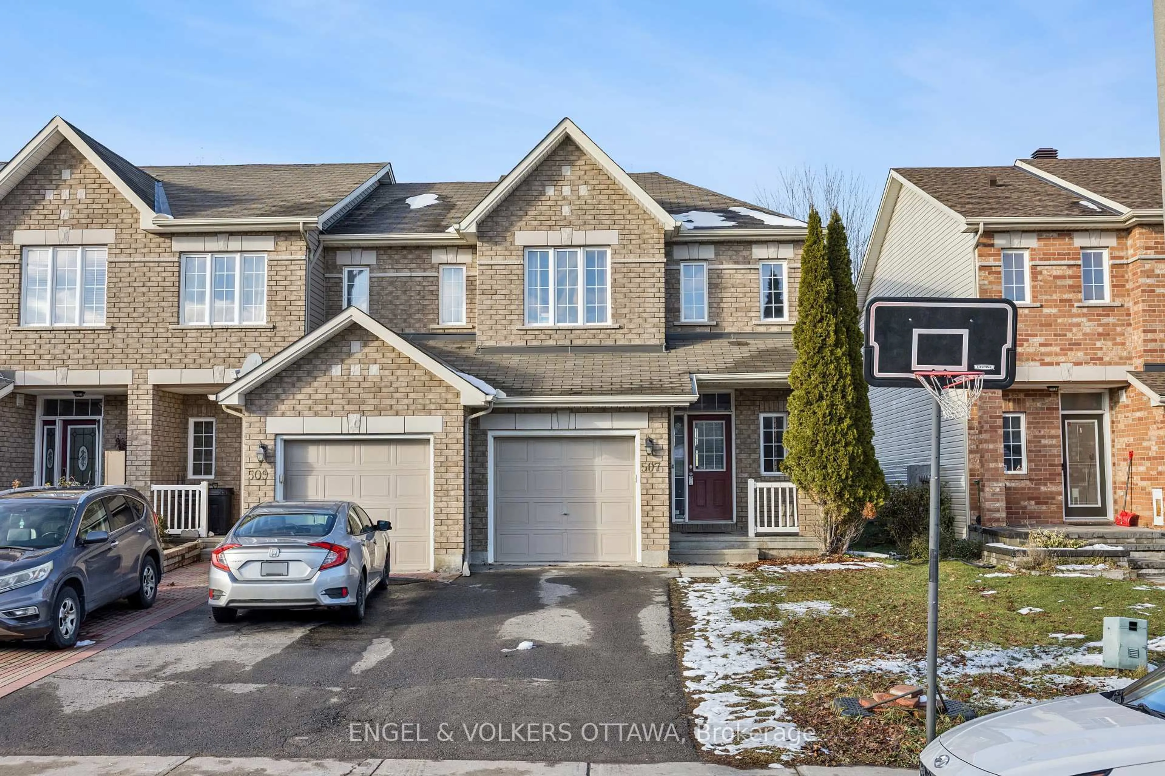 A pic from outside/outdoor area/front of a property/back of a property/a pic from drone, street for 507 SALZBURG Dr, Orleans Ontario K4A 0C6