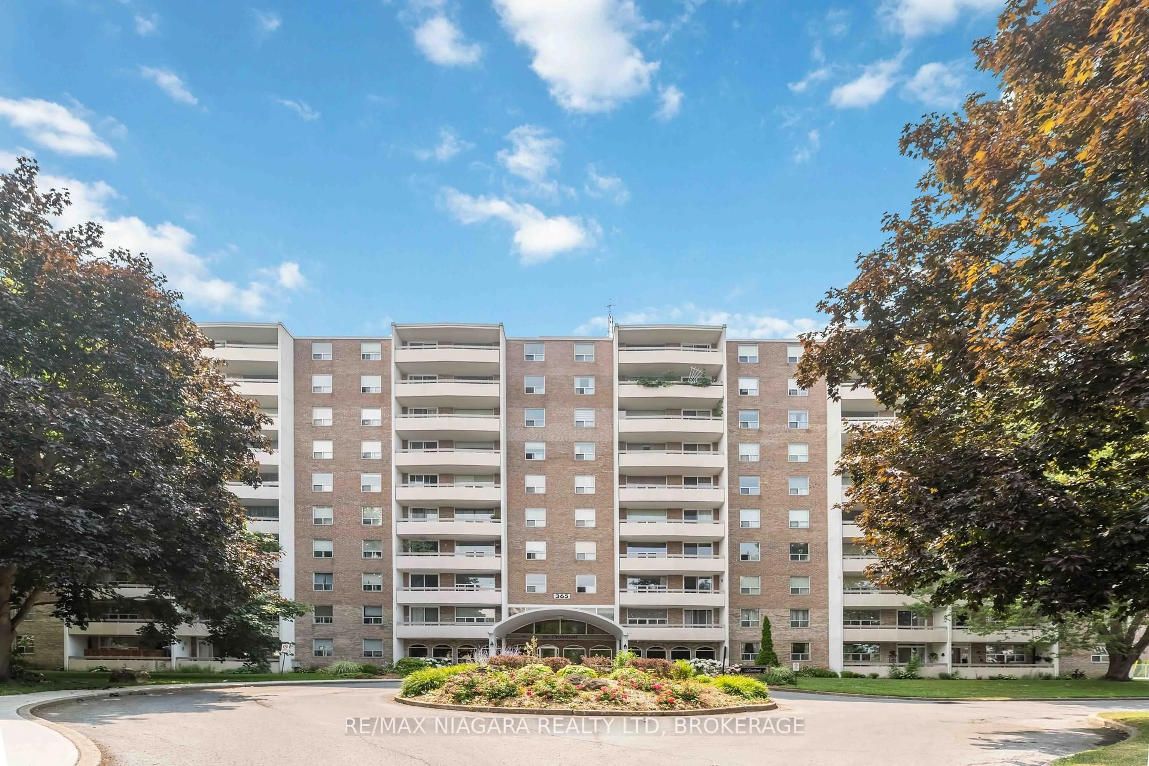 A pic from outside/outdoor area/front of a property/back of a property/a pic from drone, building for 365 Geneva St #602, St. Catharines Ontario L2N 5S7