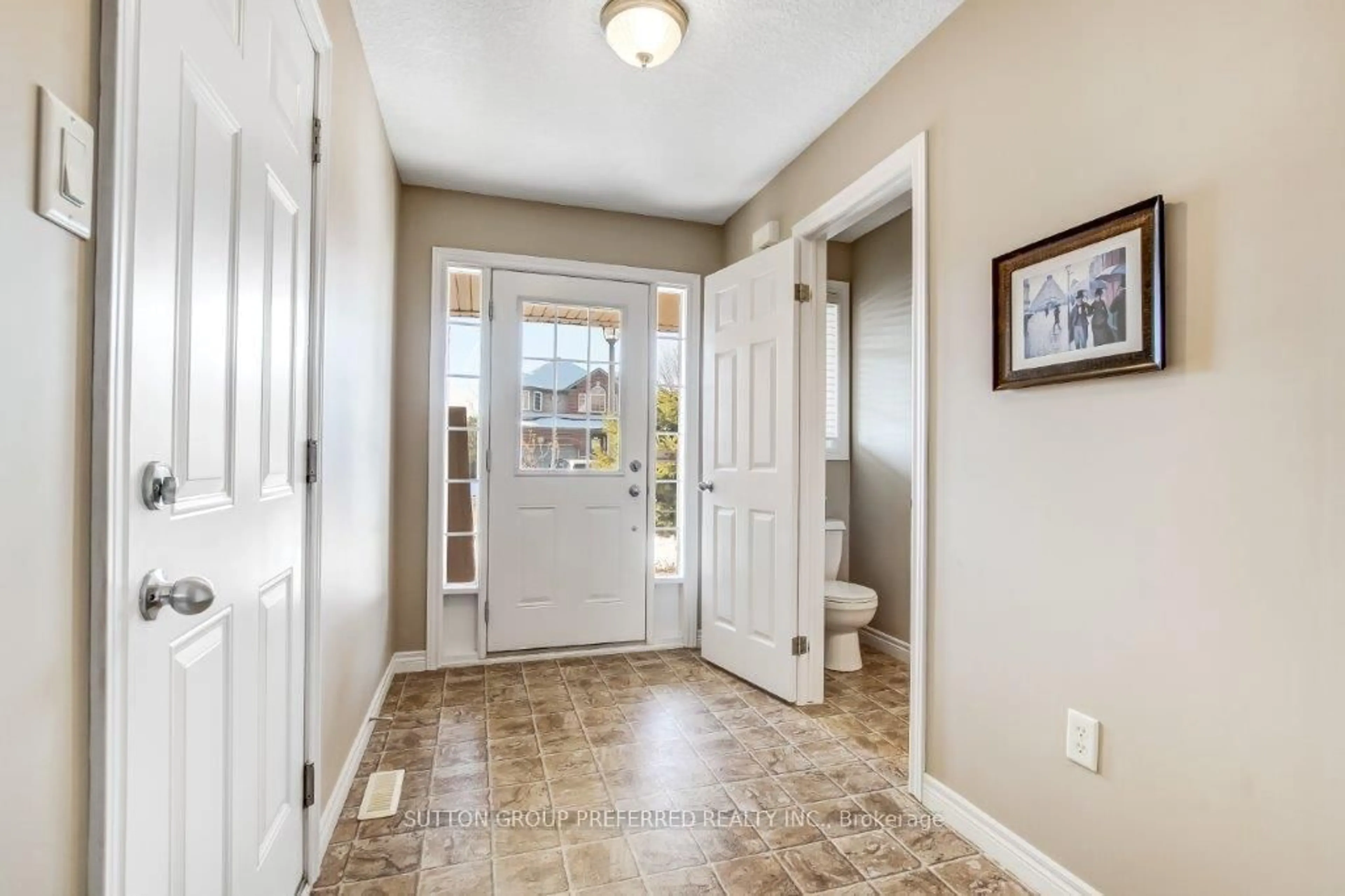 Indoor entryway for 1051 Foxcreek Rd, London North Ontario N6G 0C9