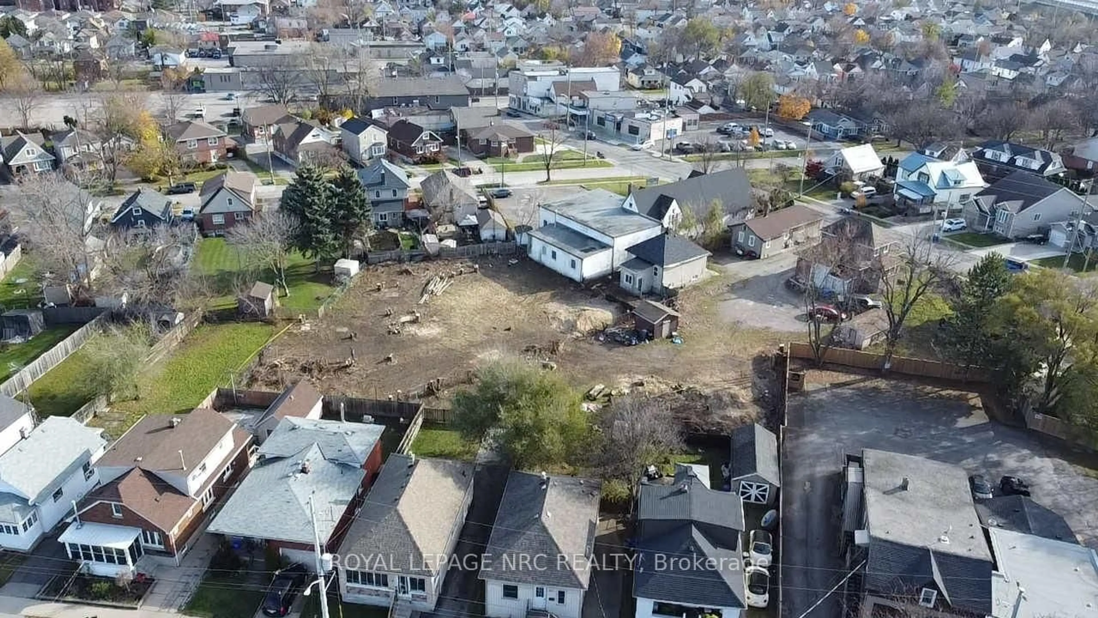 A pic from outside/outdoor area/front of a property/back of a property/a pic from drone, street for 13 Facer St, St. Catharines Ontario L2M 5H1