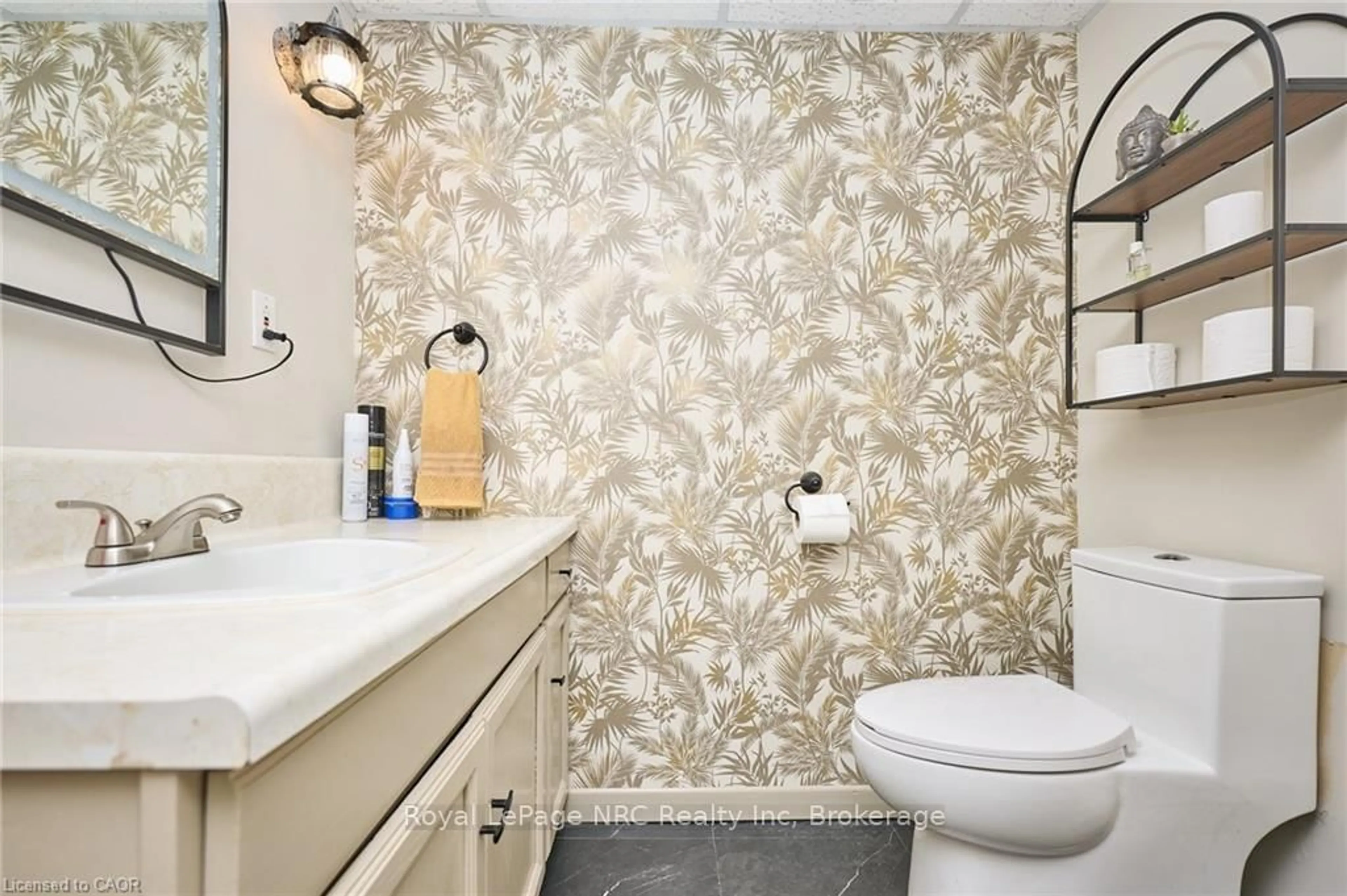 Contemporary bathroom, ceramic/tile floor for 123 Fairview Ave, Haldimand Ontario N1A 1M2