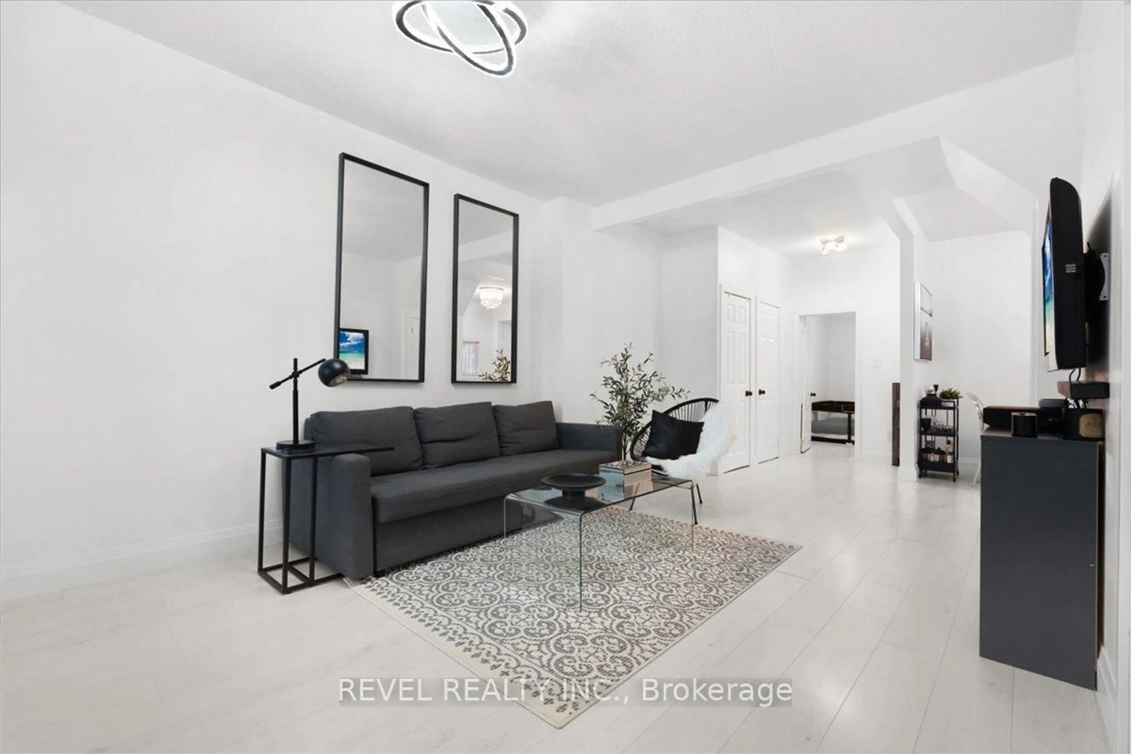 Unknown for 39 Division St, Hamilton Ontario L8H 4Z7