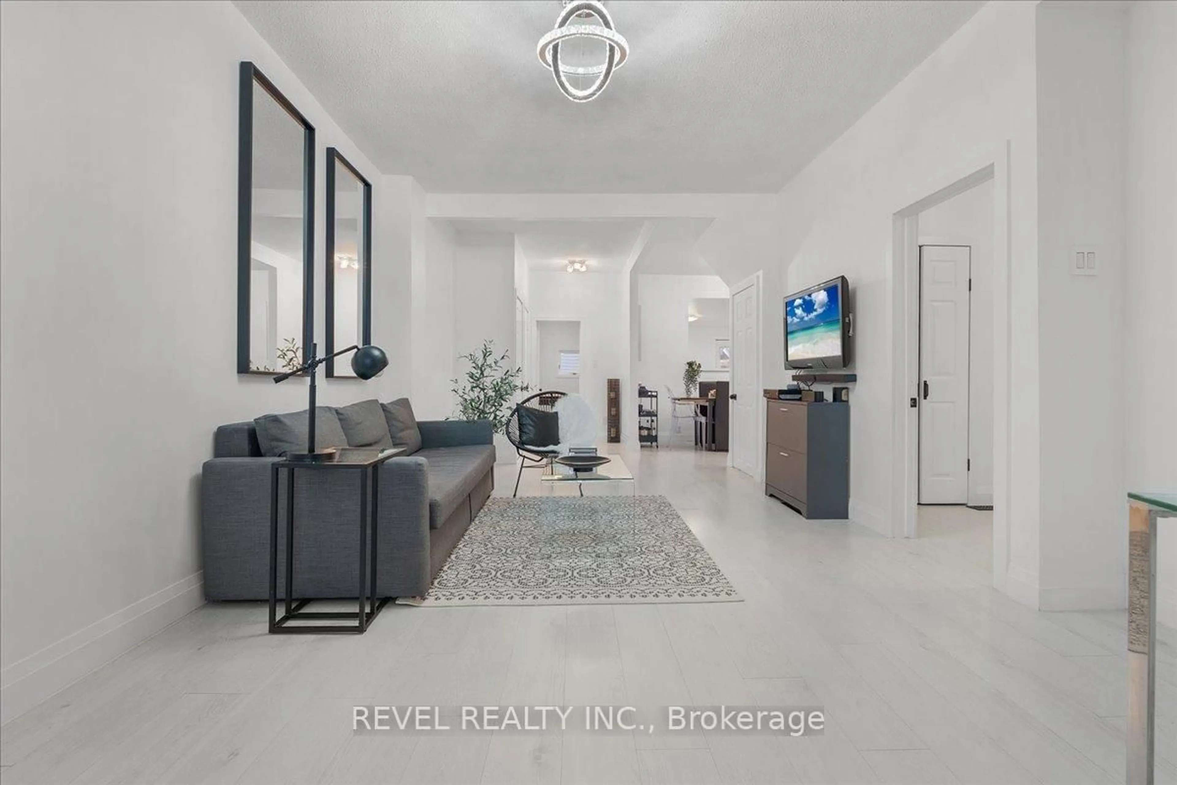 Indoor foyer for 39 Division St, Hamilton Ontario L8H 4Z7