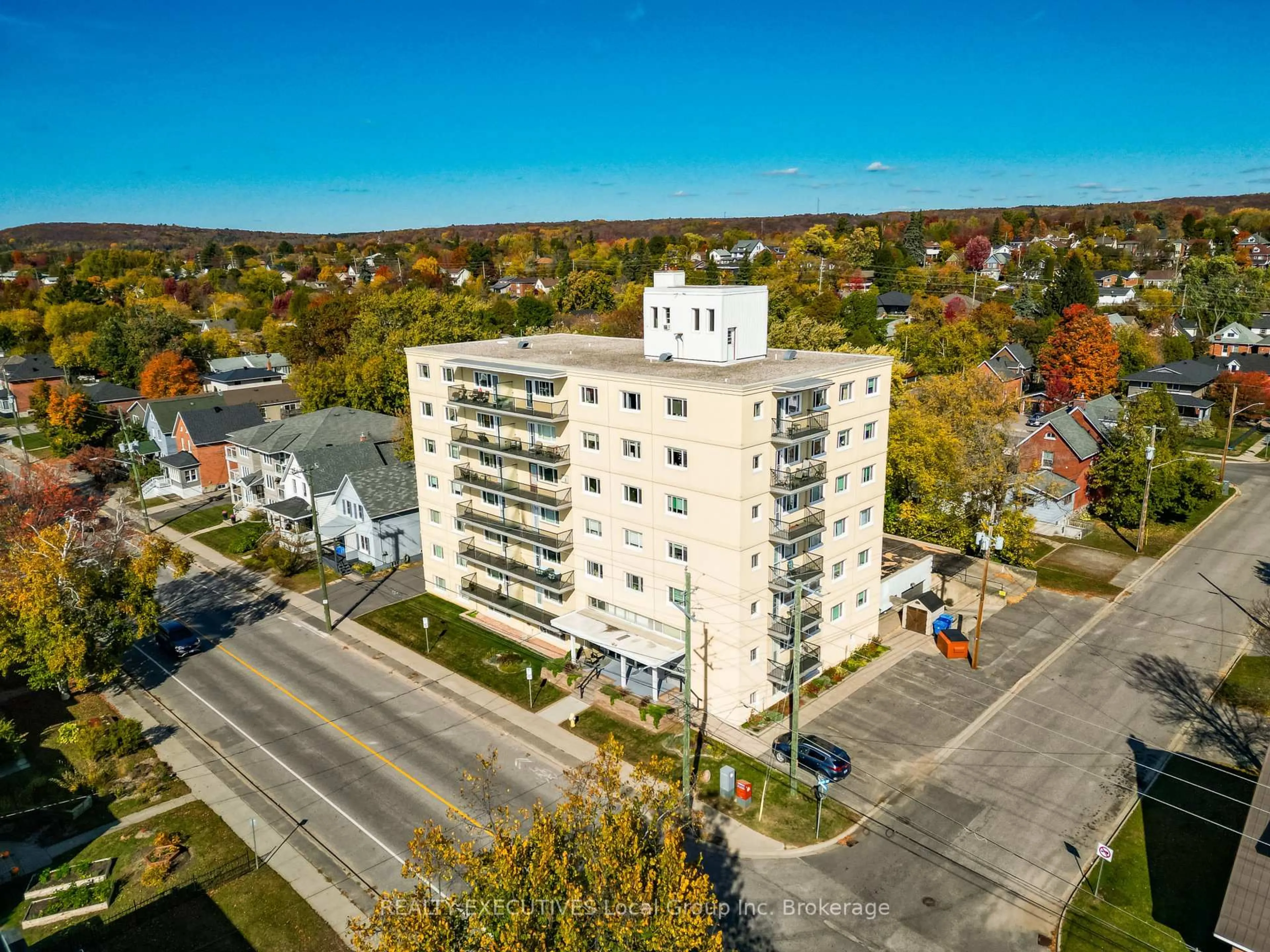 A pic from outside/outdoor area/front of a property/back of a property/a pic from drone, building for 810 Main St #303, North Bay Ontario P1B 2V9