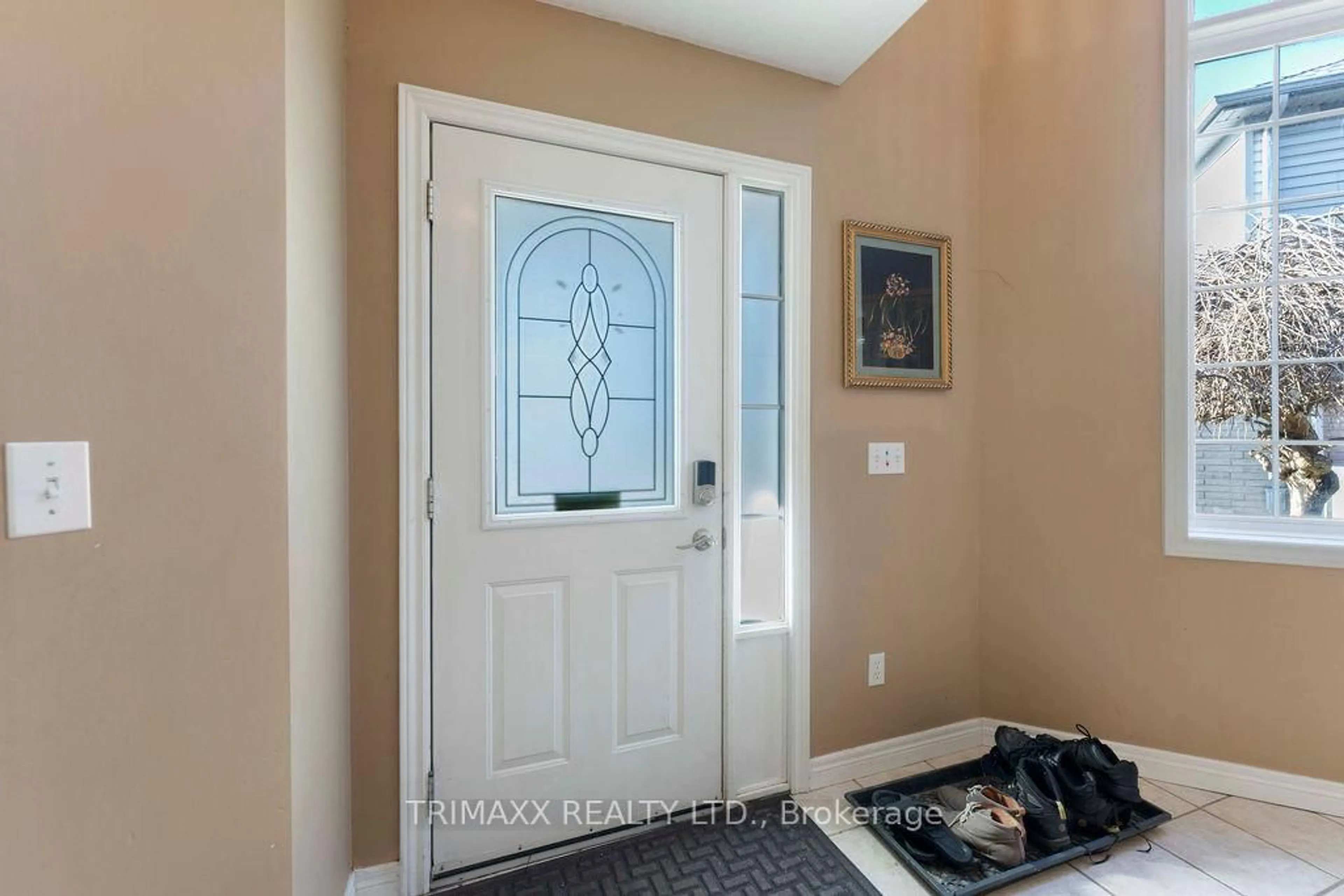 Indoor entryway for 141 STARWOOD DR, Guelph Ontario N1E 7G7
