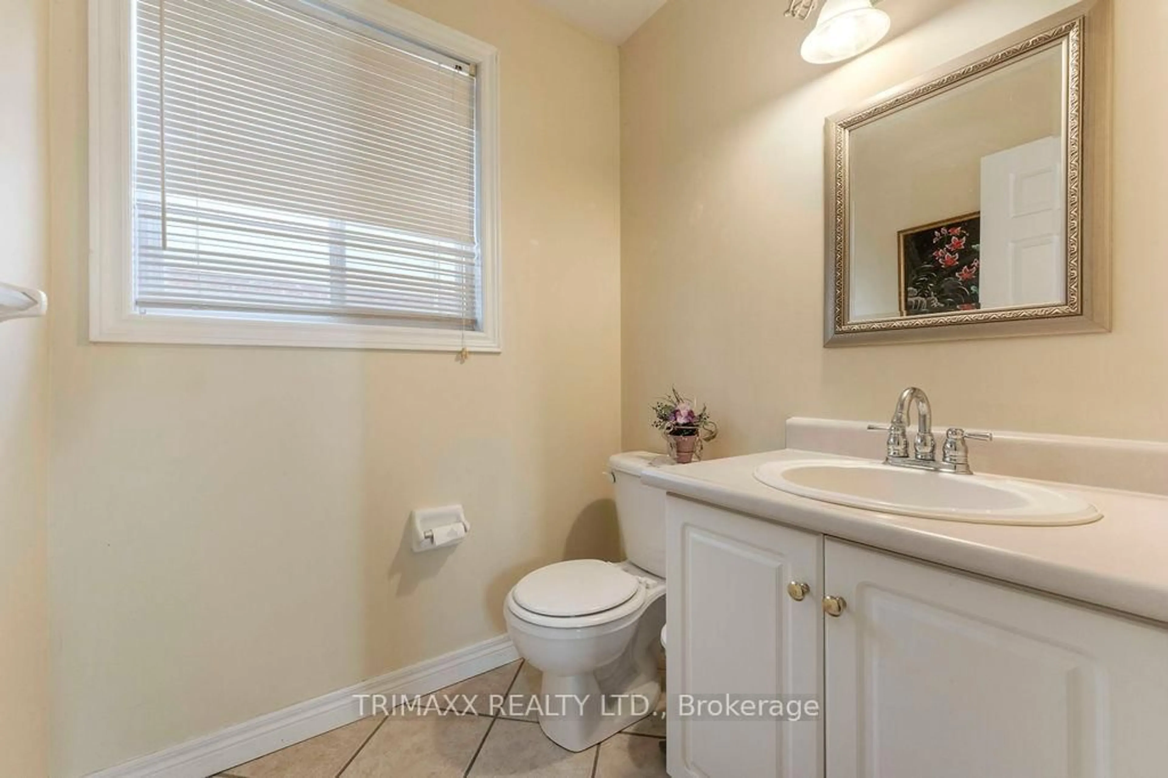 Standard bathroom, ceramic/tile floor for 141 STARWOOD DR, Guelph Ontario N1E 7G7
