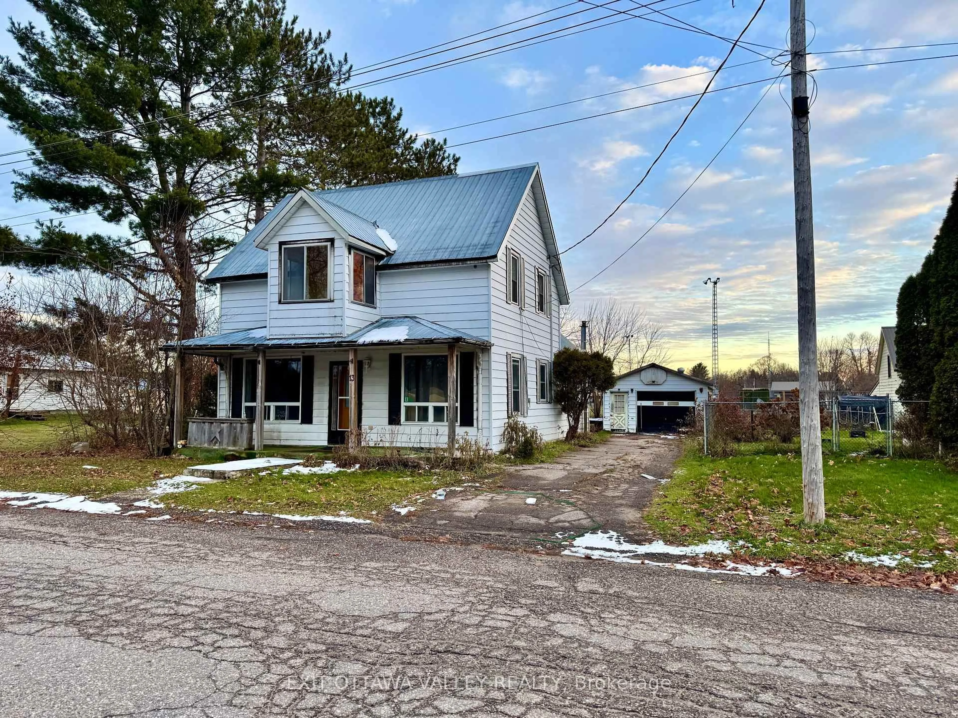 A pic from outside/outdoor area/front of a property/back of a property/a pic from drone, street for 13 Grace St, Westmeath Ontario K0J 2L0