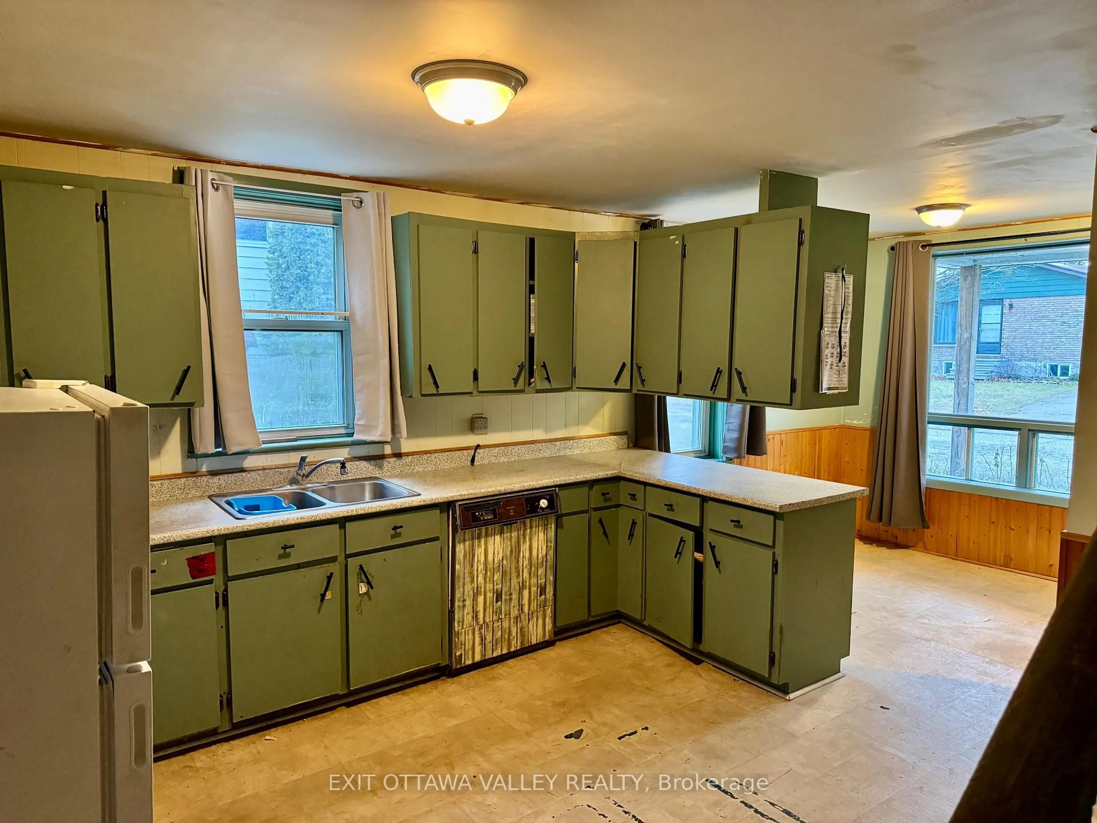 Standard kitchen, unknown for 13 Grace St, Westmeath Ontario K0J 2L0