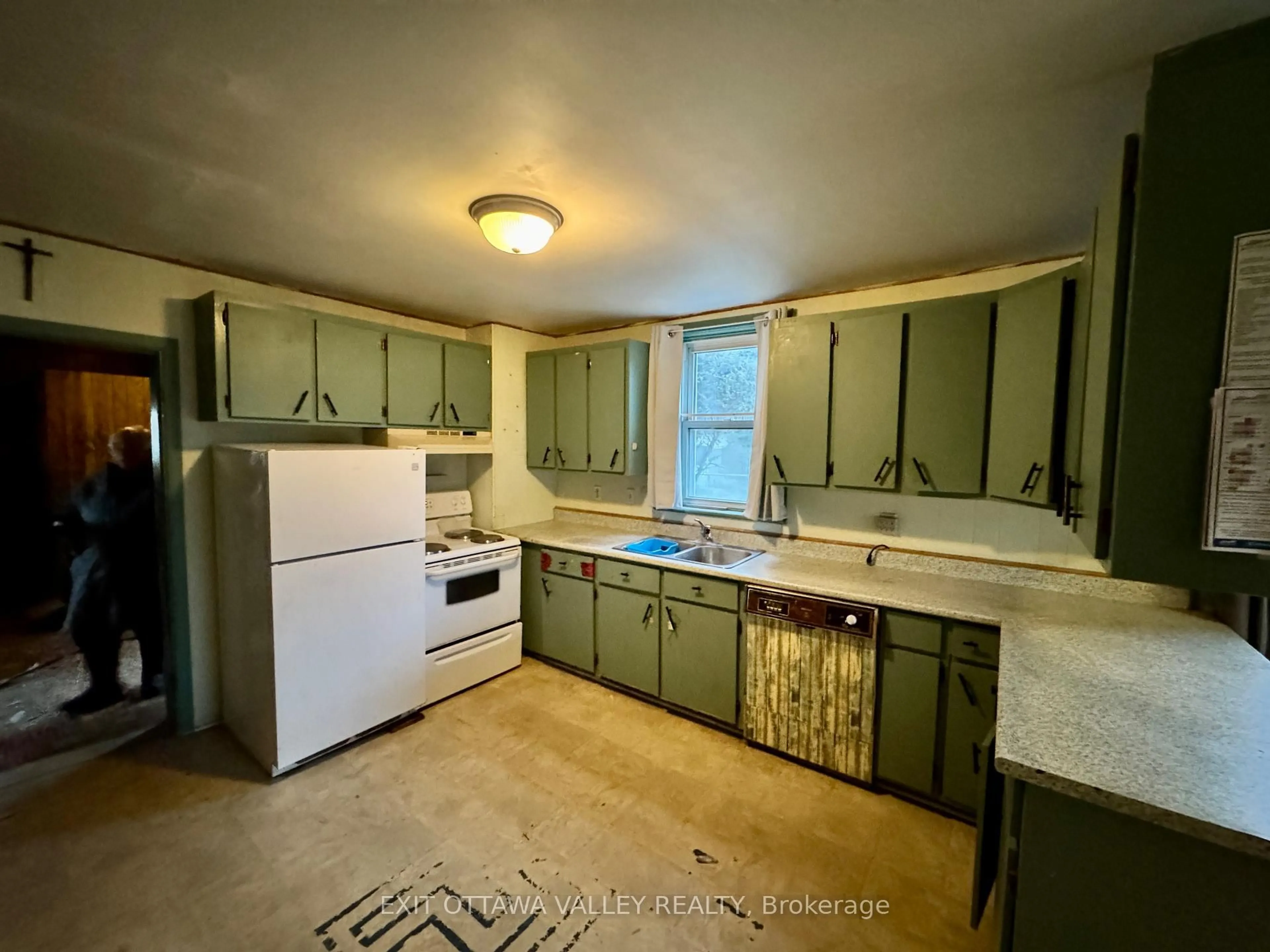 Standard kitchen, unknown for 13 Grace St, Westmeath Ontario K0J 2L0