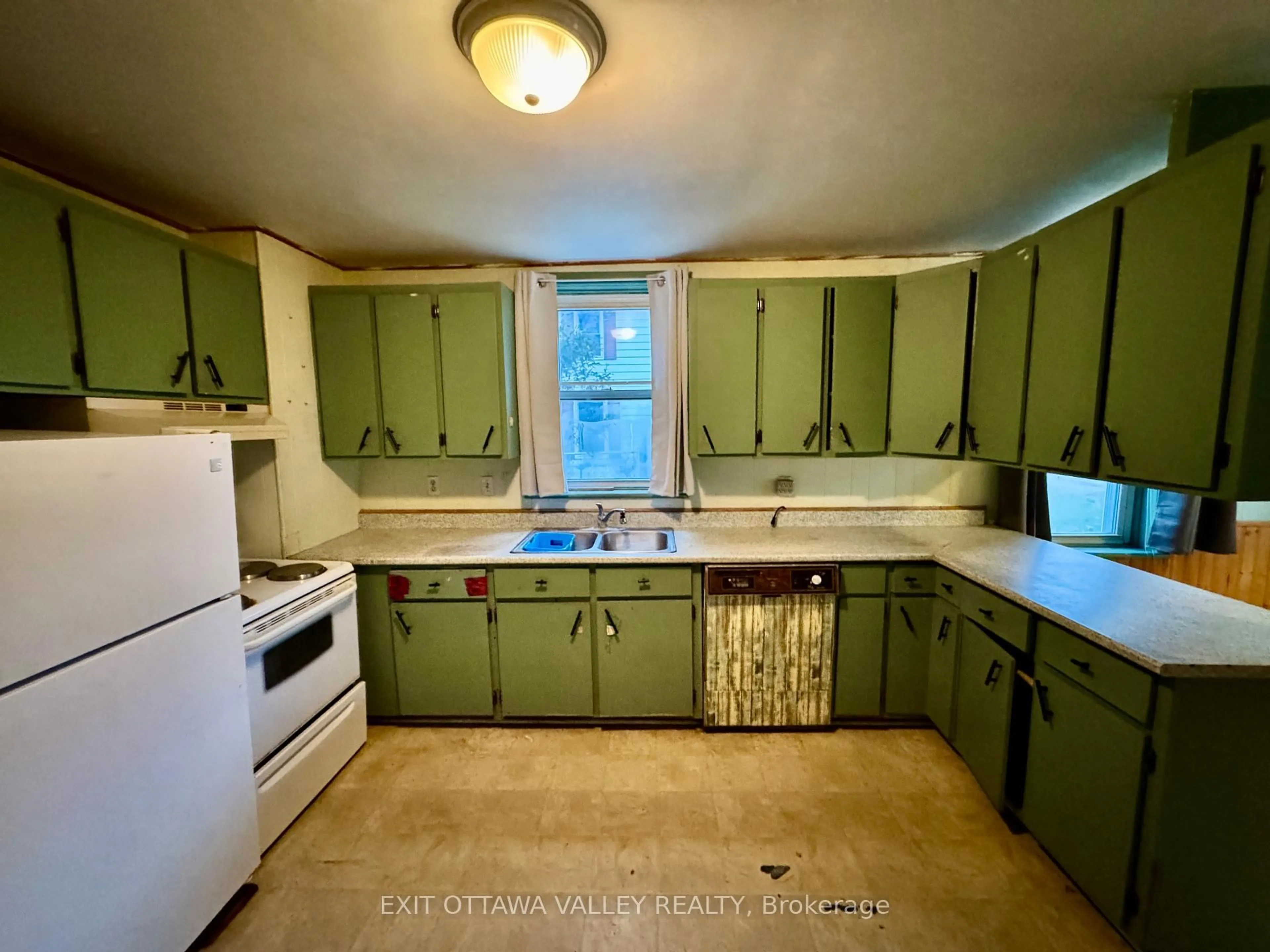 Standard kitchen, unknown for 13 Grace St, Westmeath Ontario K0J 2L0