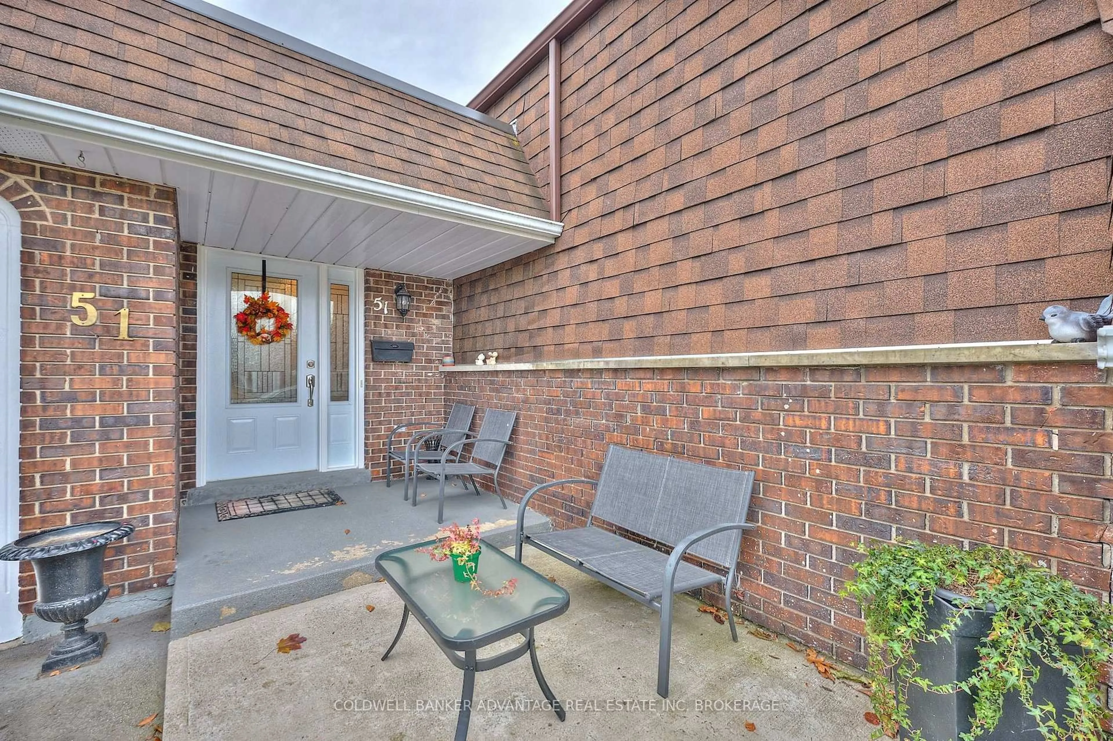 Patio, street for 51 Westwood Cres, Welland Ontario L3C 4R2