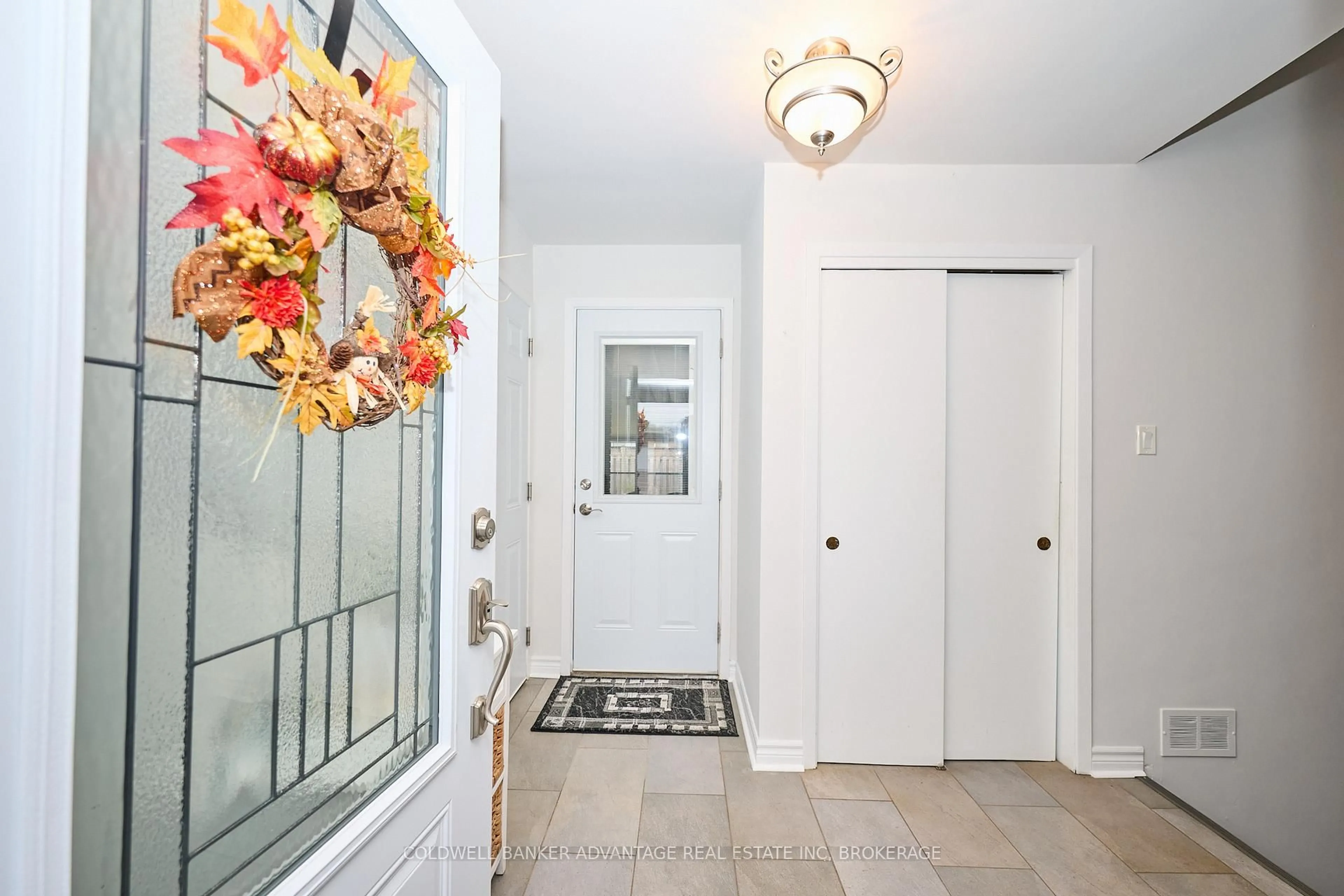 Indoor entryway for 51 Westwood Cres, Welland Ontario L3C 4R2