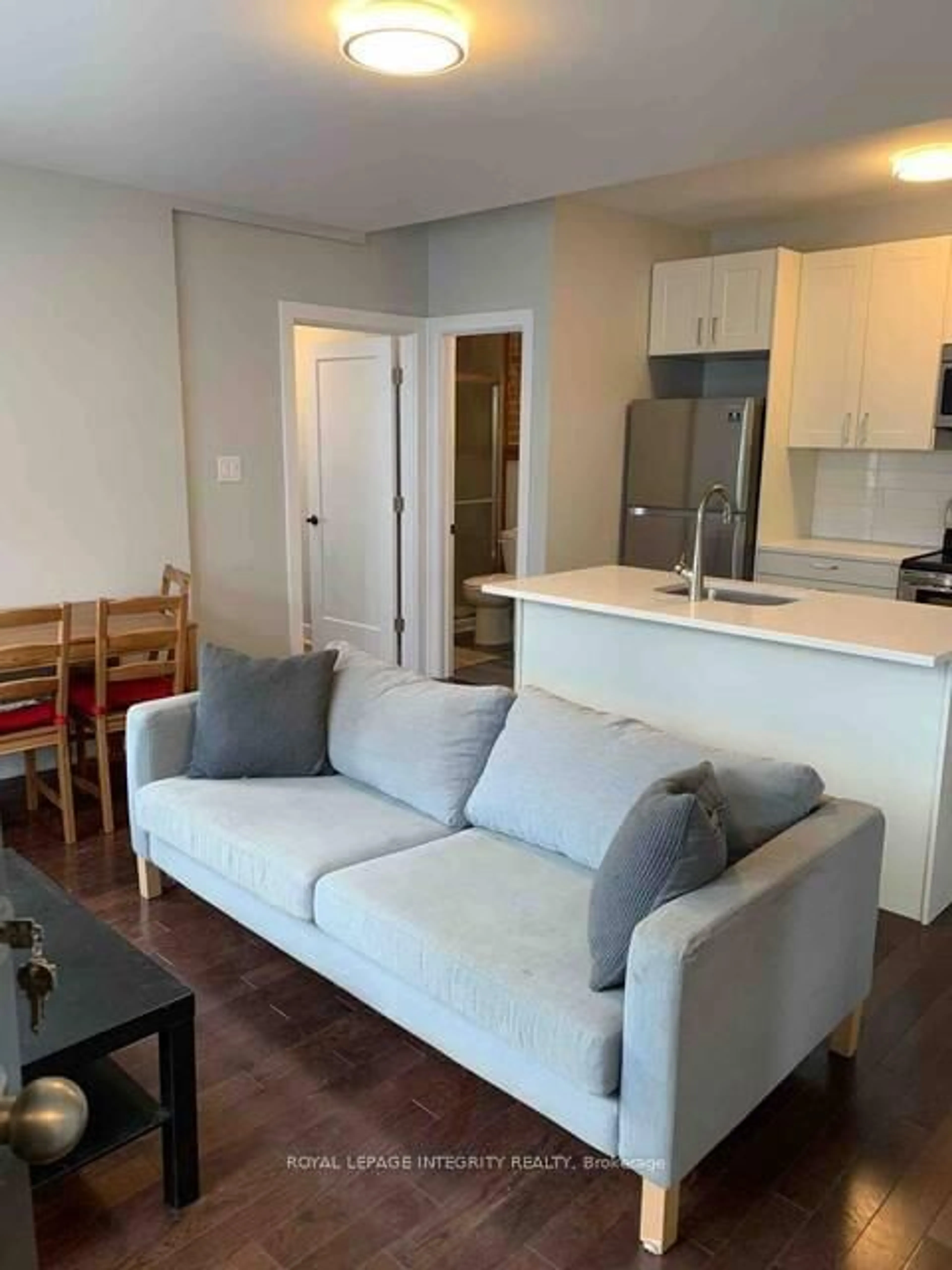 Living room with furniture, wood/laminate floor for 220 Argyle Ave, Ottawa Ontario K2P 1B9