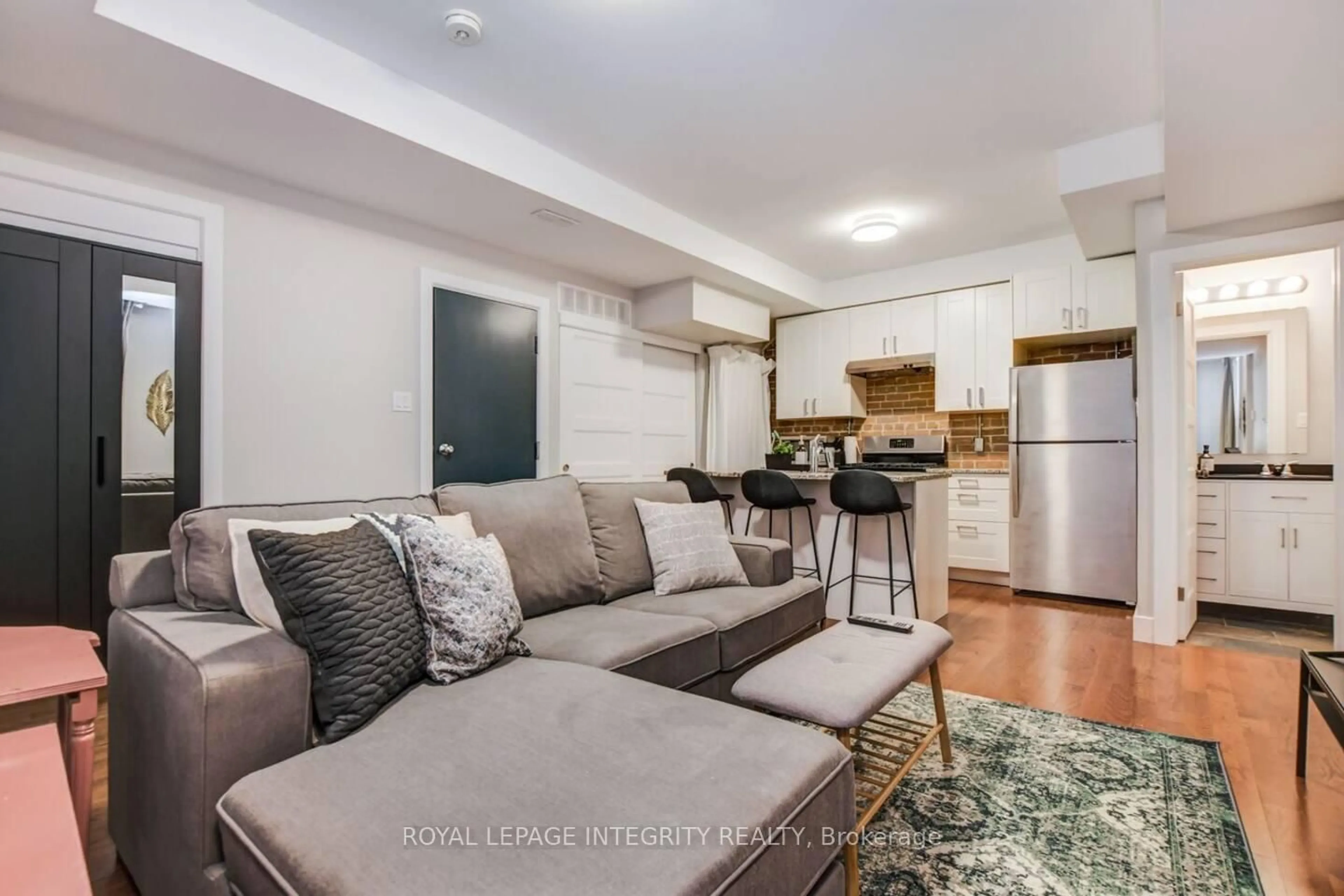 Living room with furniture, unknown for 222 Argyle Ave, Ottawa Ontario K2P 1B9