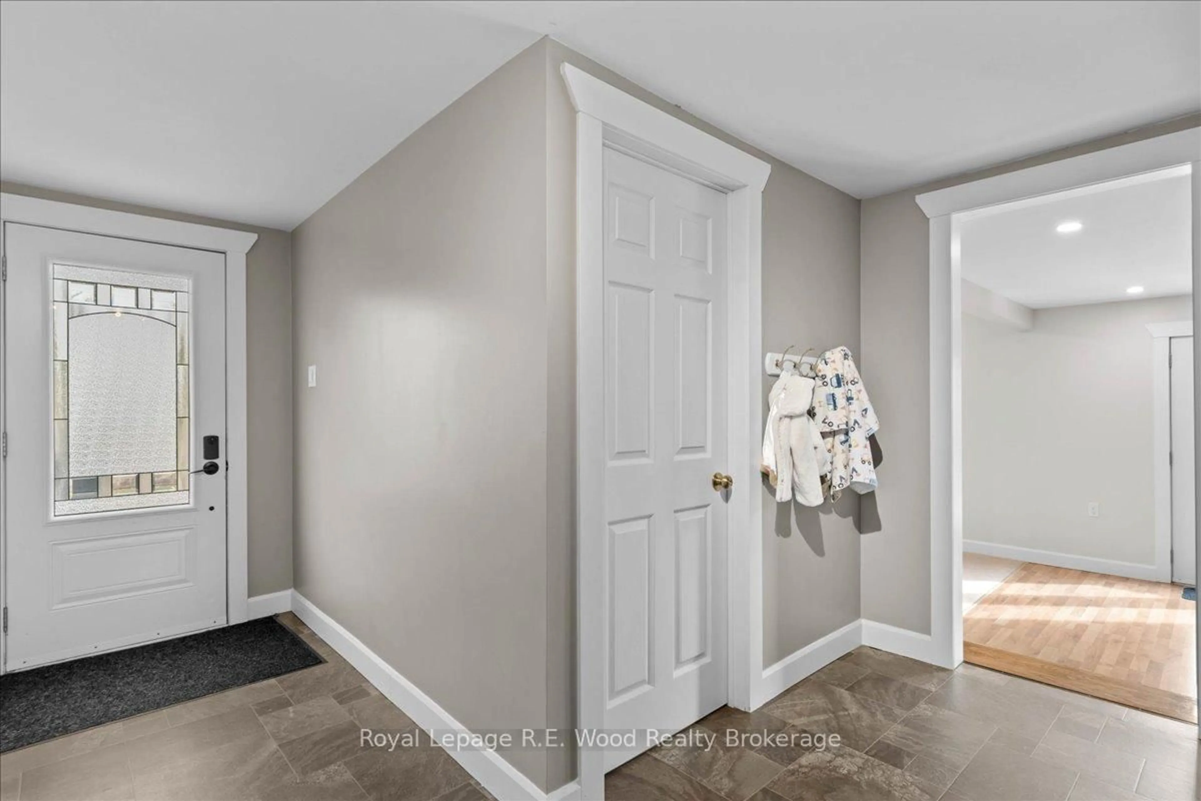 Indoor entryway for 104 La Salette Rd, Norfolk Ontario N0E 1H0