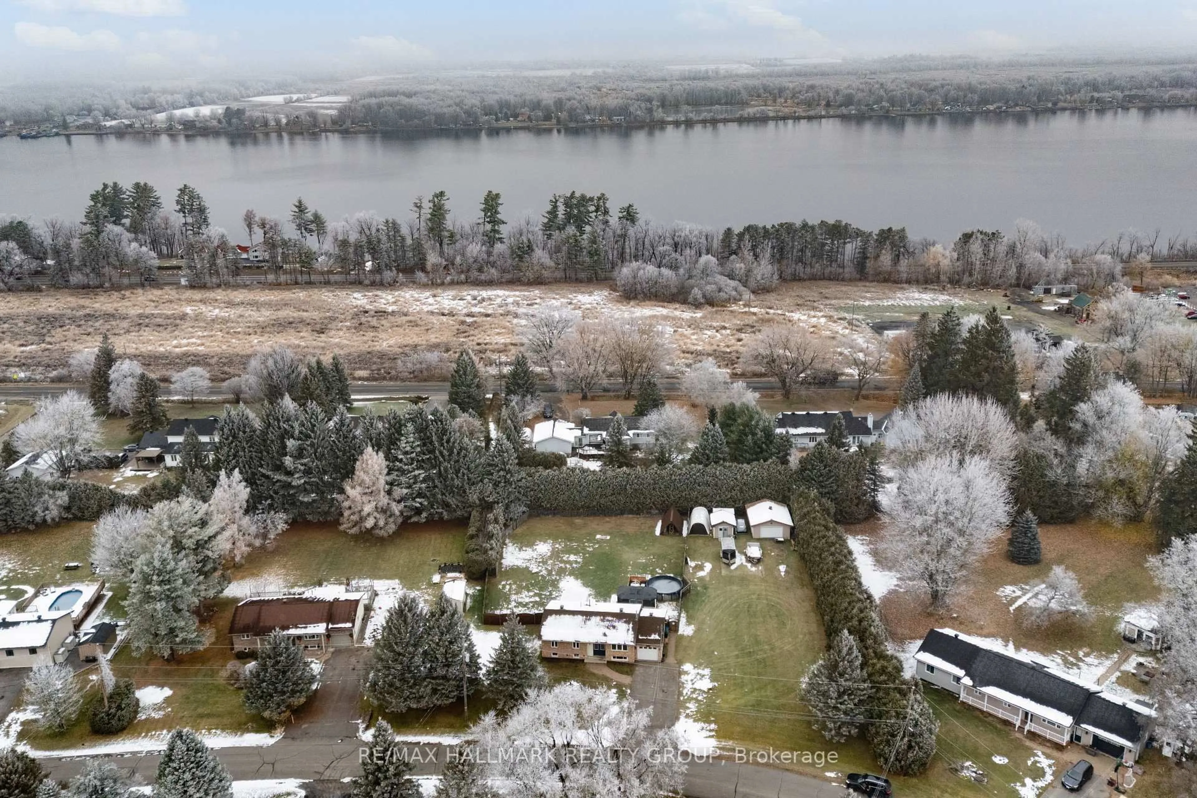 A pic from outside/outdoor area/front of a property/back of a property/a pic from drone, water/lake/river/ocean view for 1050 Barnett Dr, Ottawa Ontario K4C 1C7