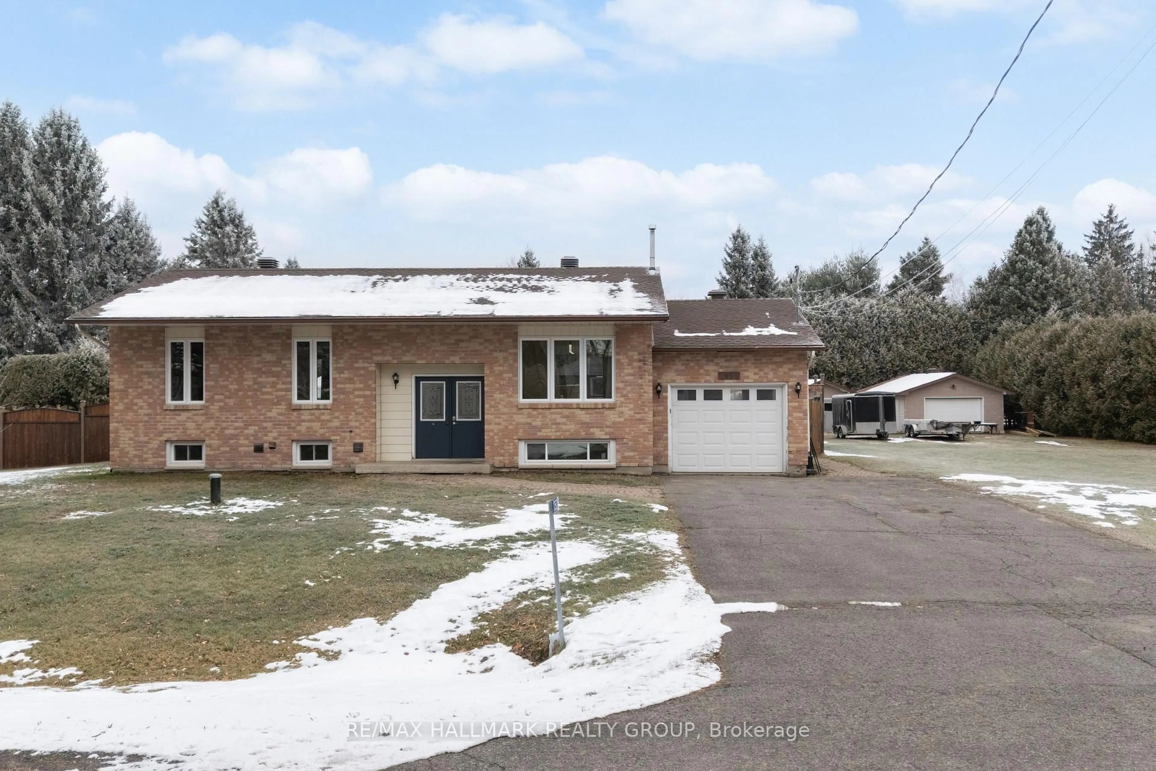Home with brick exterior material, street for 1050 Barnett Dr, Ottawa Ontario K4C 1C7