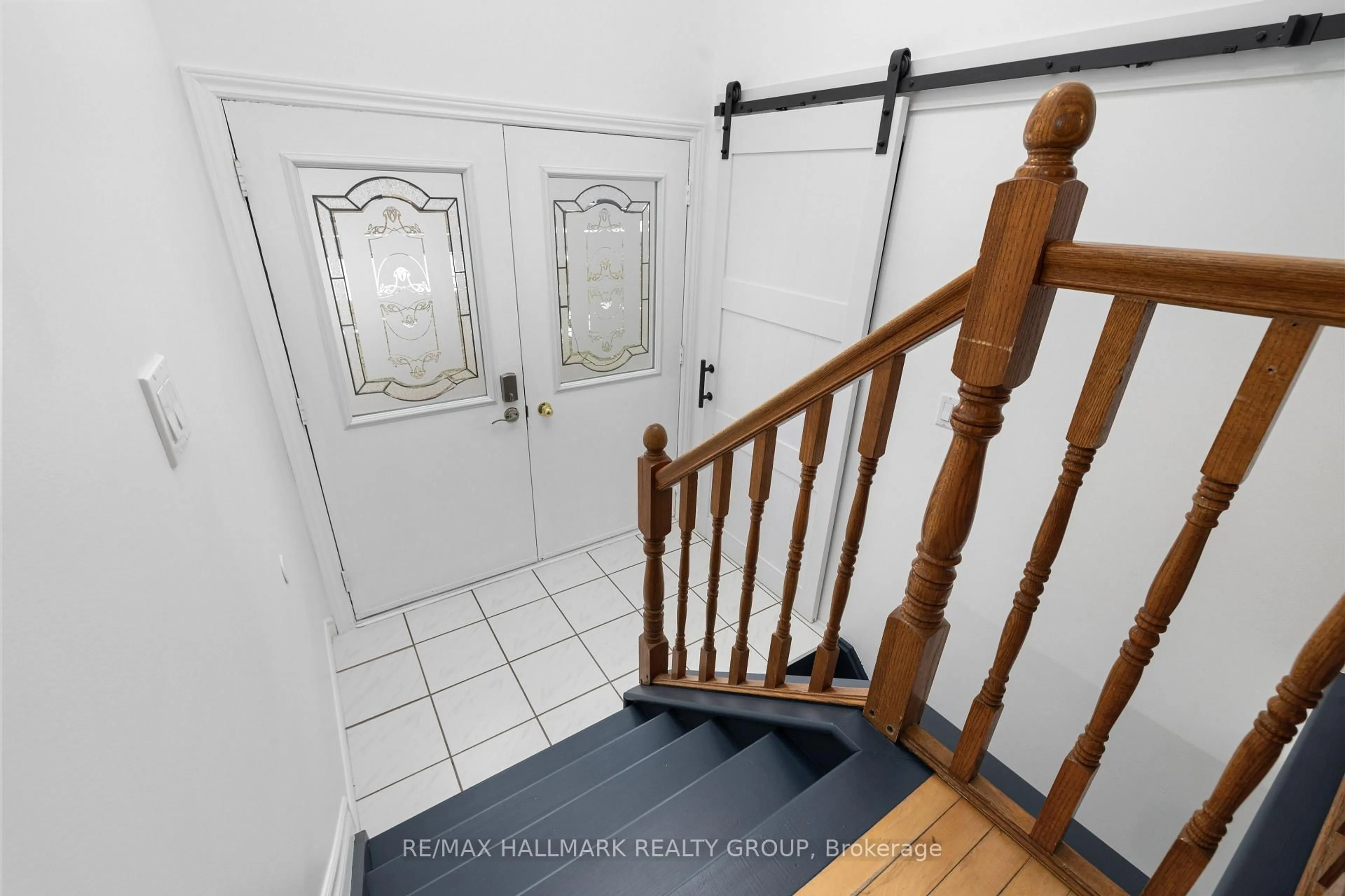 Unknown for 1050 Barnett Dr, Ottawa Ontario K4C 1C7