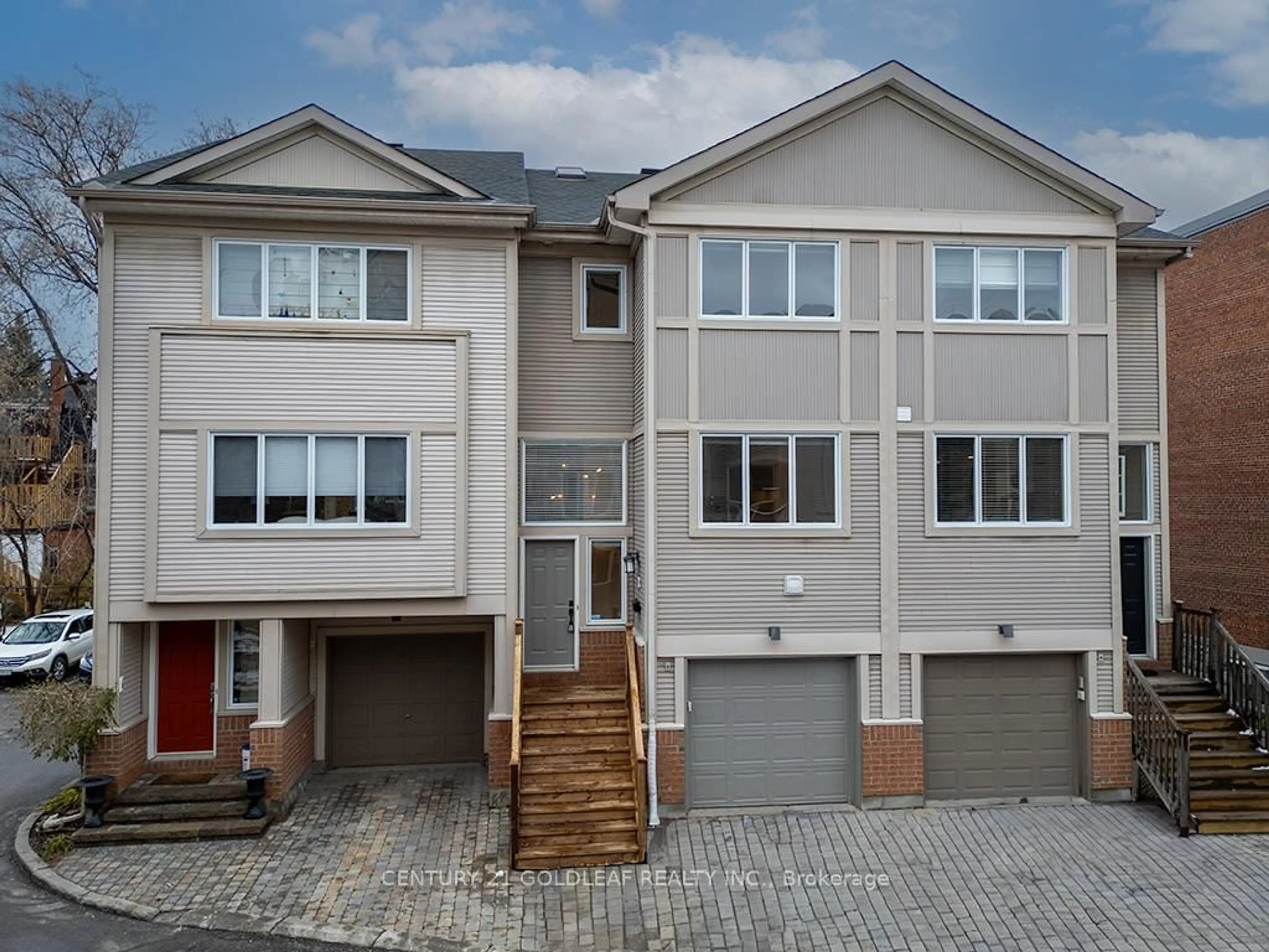 Unknown for 4 Schoolhouse Private, Ottawa Ontario K1M 2J5