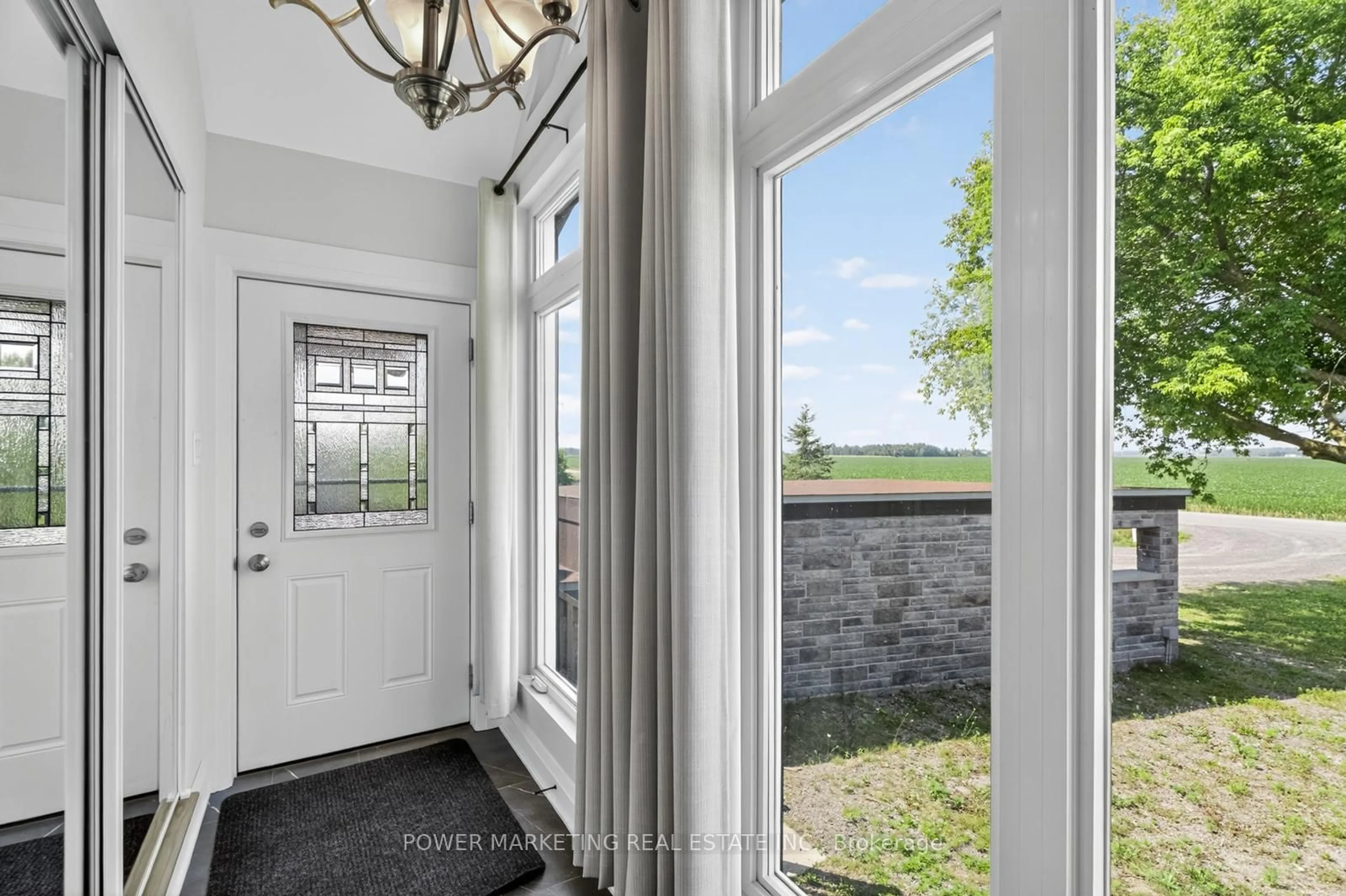 Indoor entryway for 3329 Swale Rd, Osgoode Ontario K0A 2W0