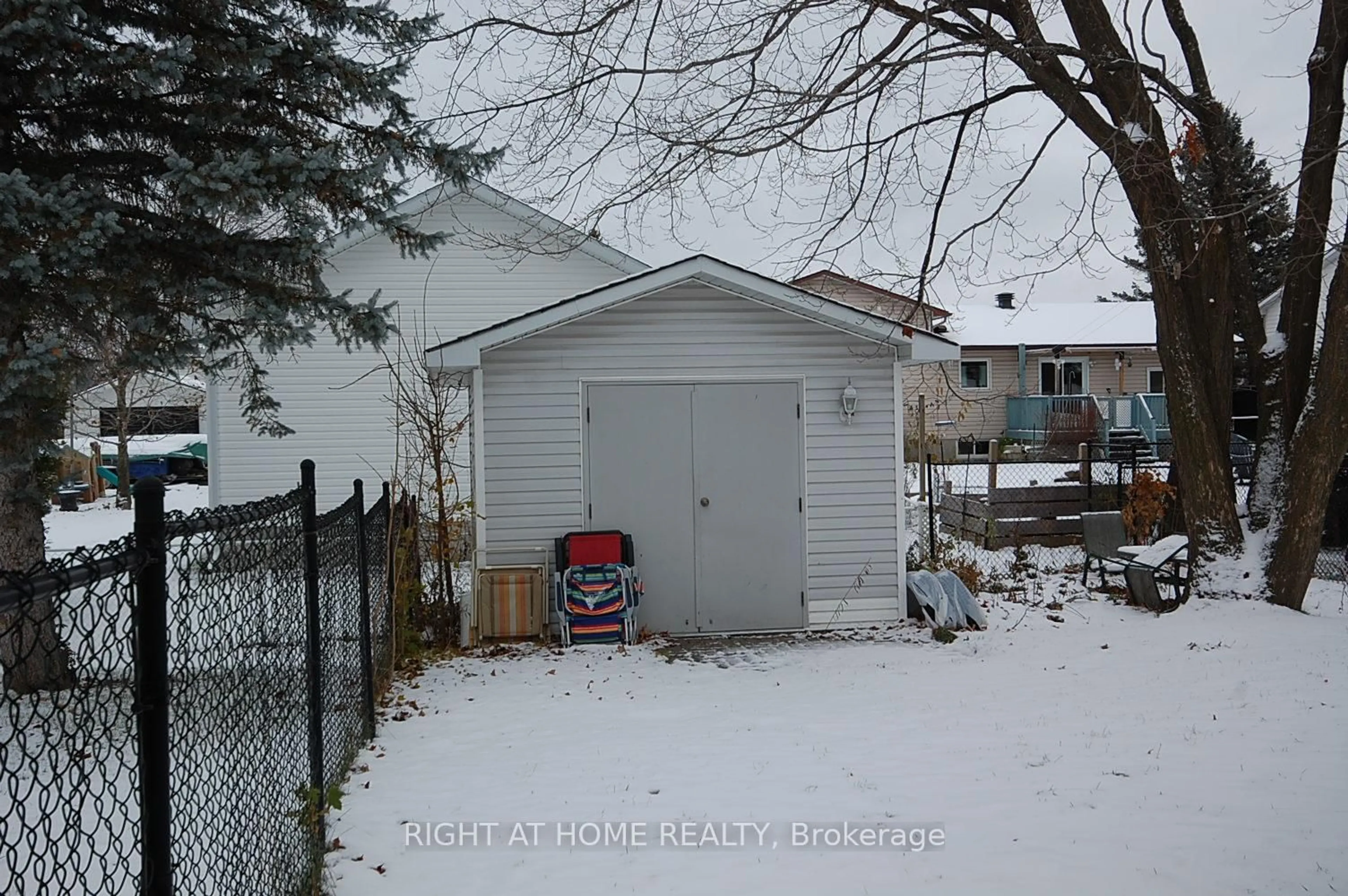 Shed for 937 Morris St, Clarence-Rockland Ontario K4K 1N1