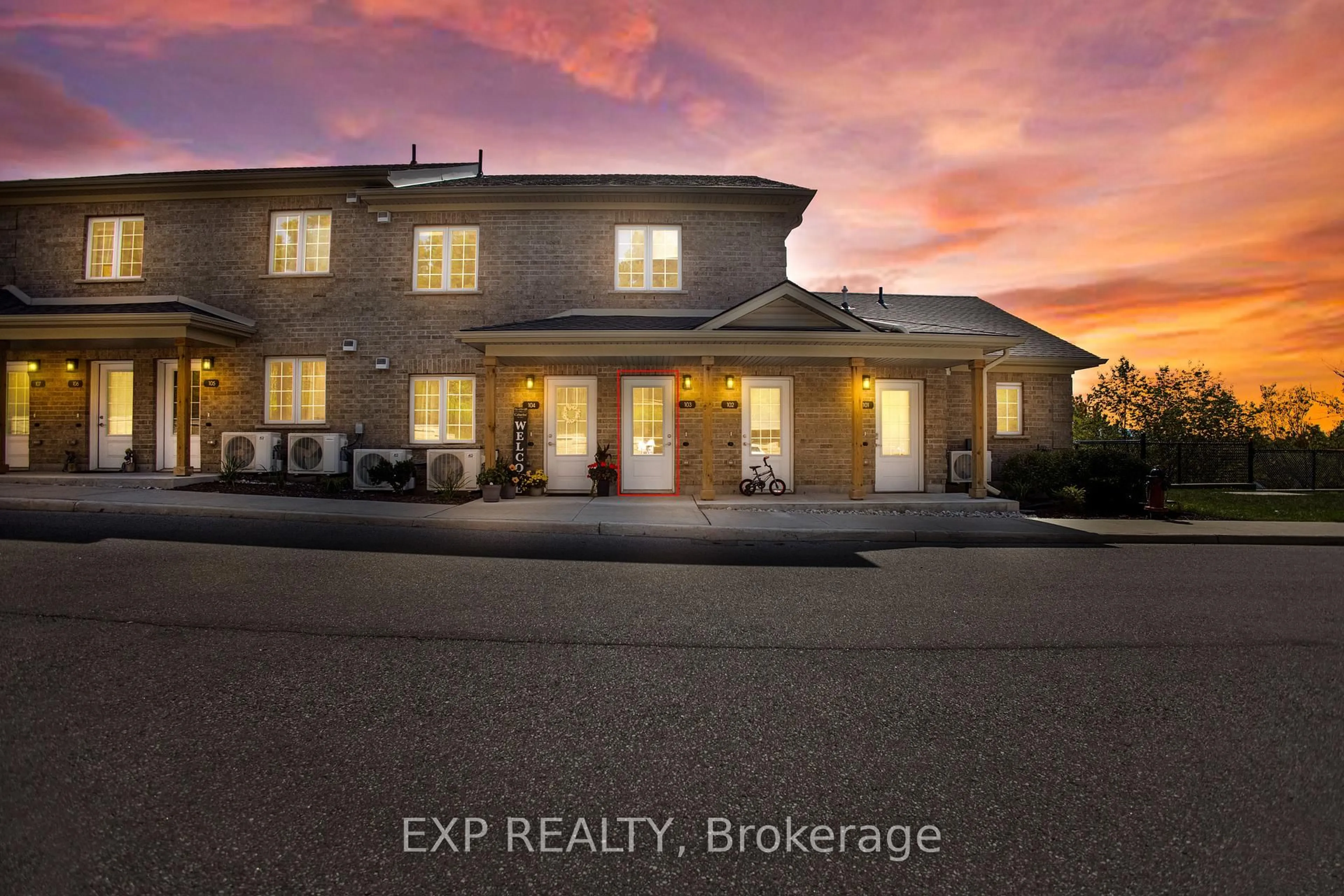 A pic from outside/outdoor area/front of a property/back of a property/a pic from drone, building for 5 CITYVIEW Dr #103, Guelph Ontario N1E 6C7