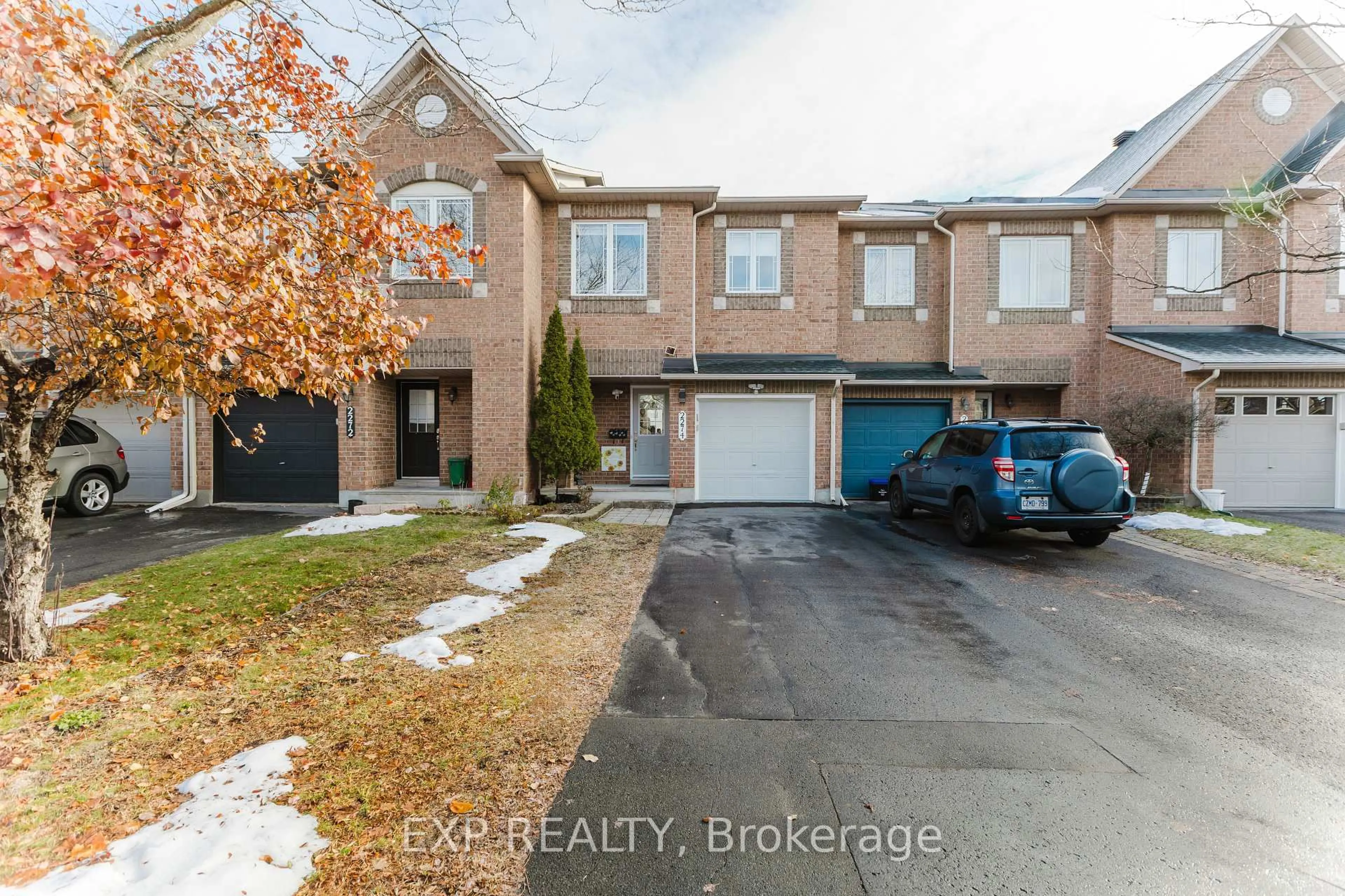 A pic from outside/outdoor area/front of a property/back of a property/a pic from drone, street for 2274 Brockstone Cres, Ottawa Ontario K4A 4V3