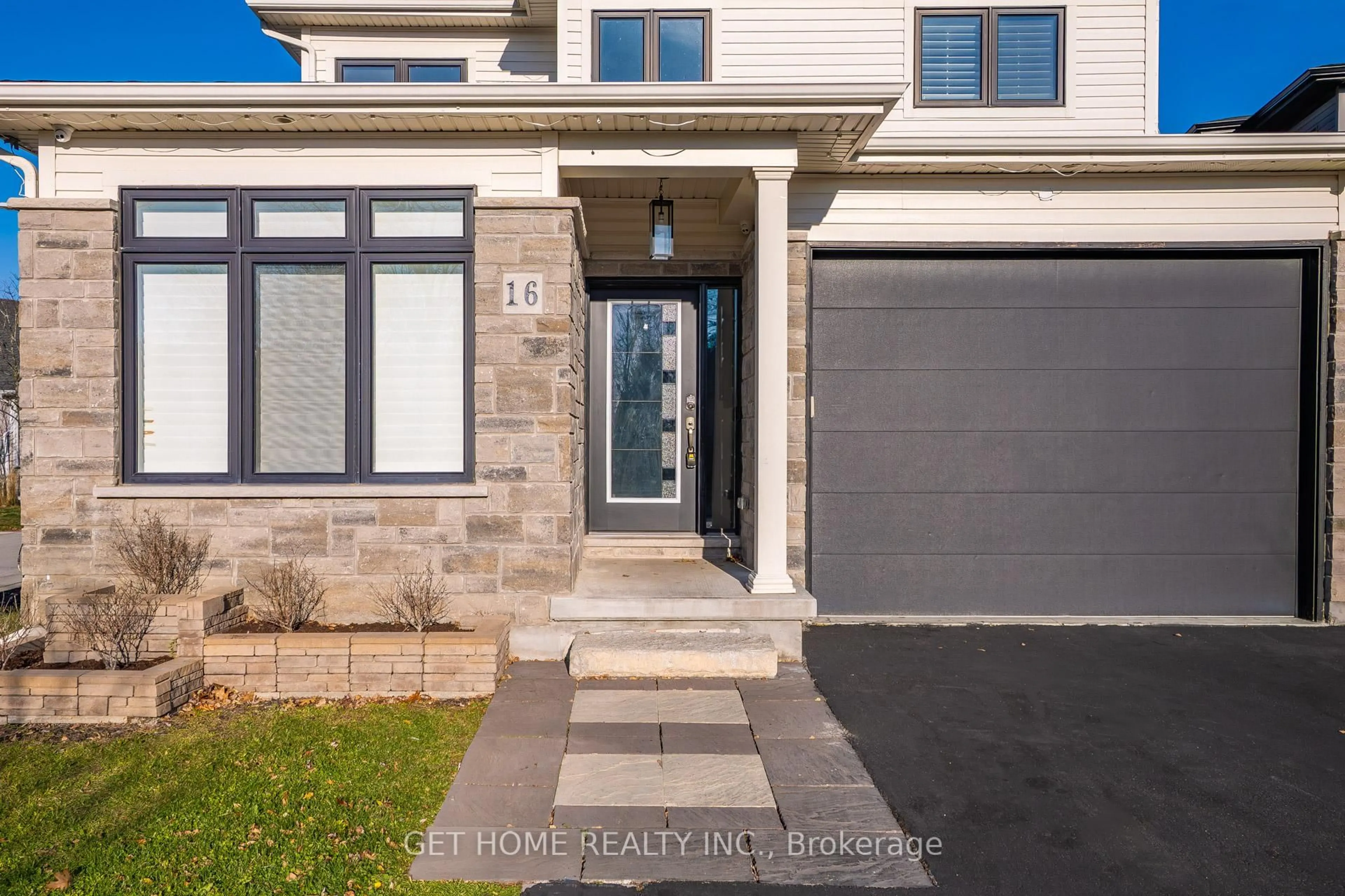 Unknown for 16 Olde School Crt, St. Catharines Ontario L2N 0B1