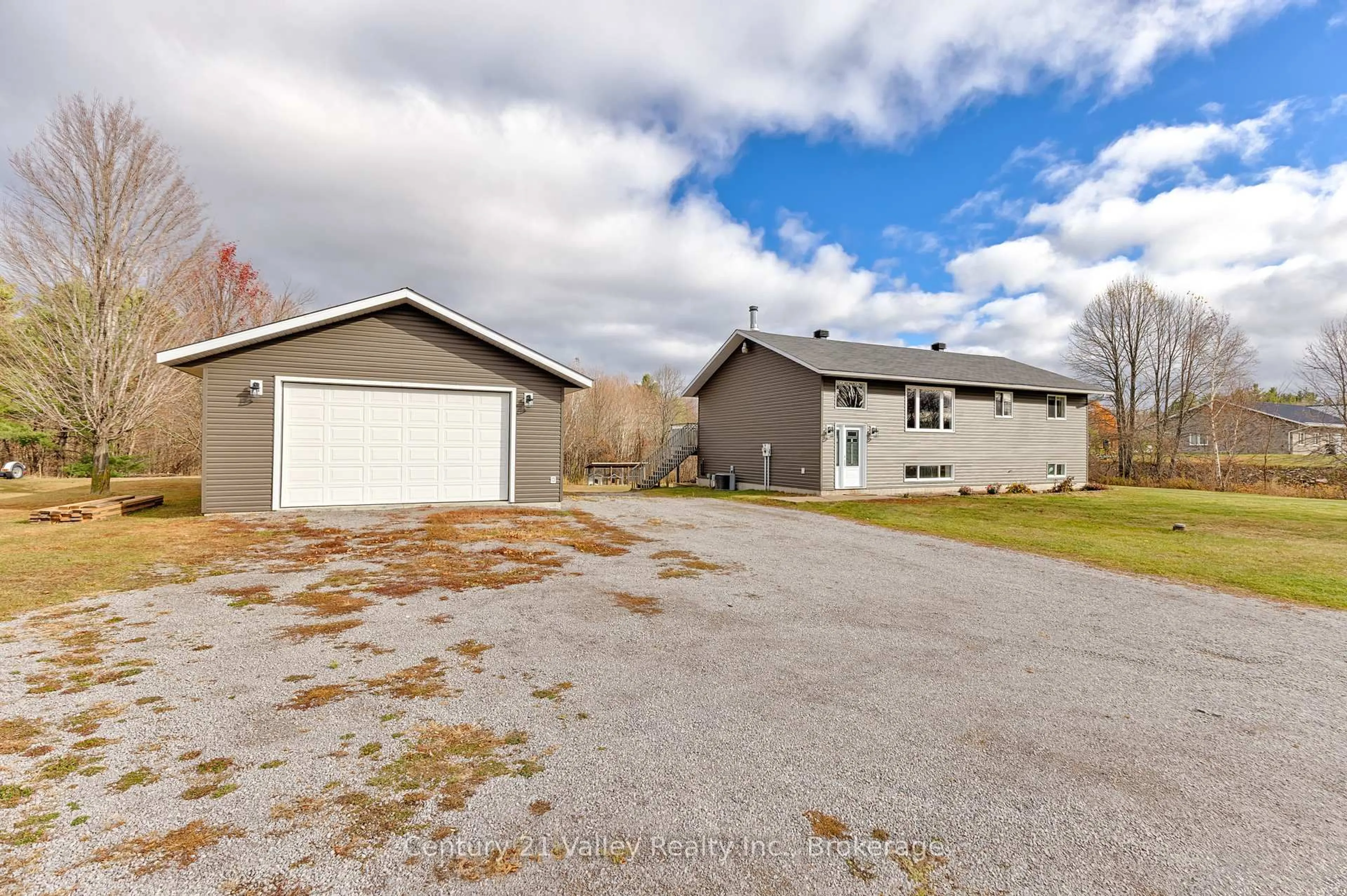 A pic from outside/outdoor area/front of a property/back of a property/a pic from drone, street for 1776 Lemke Rd, Pembroke Ontario K8A 6W5