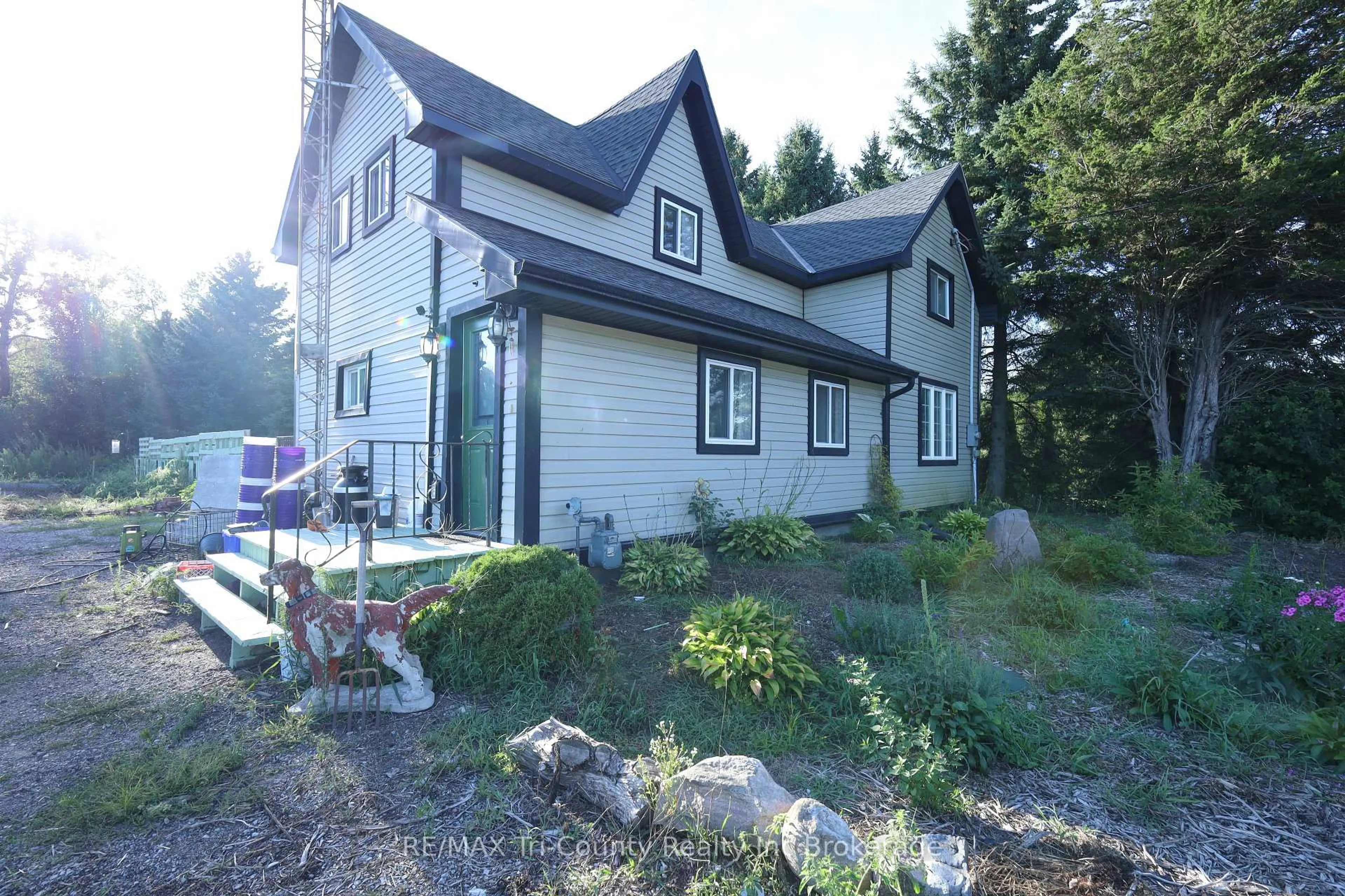 A pic from outside/outdoor area/front of a property/back of a property/a pic from drone, unknown for 853 Norfolk County 28 Rd, Norfolk Ontario N0E 1G0