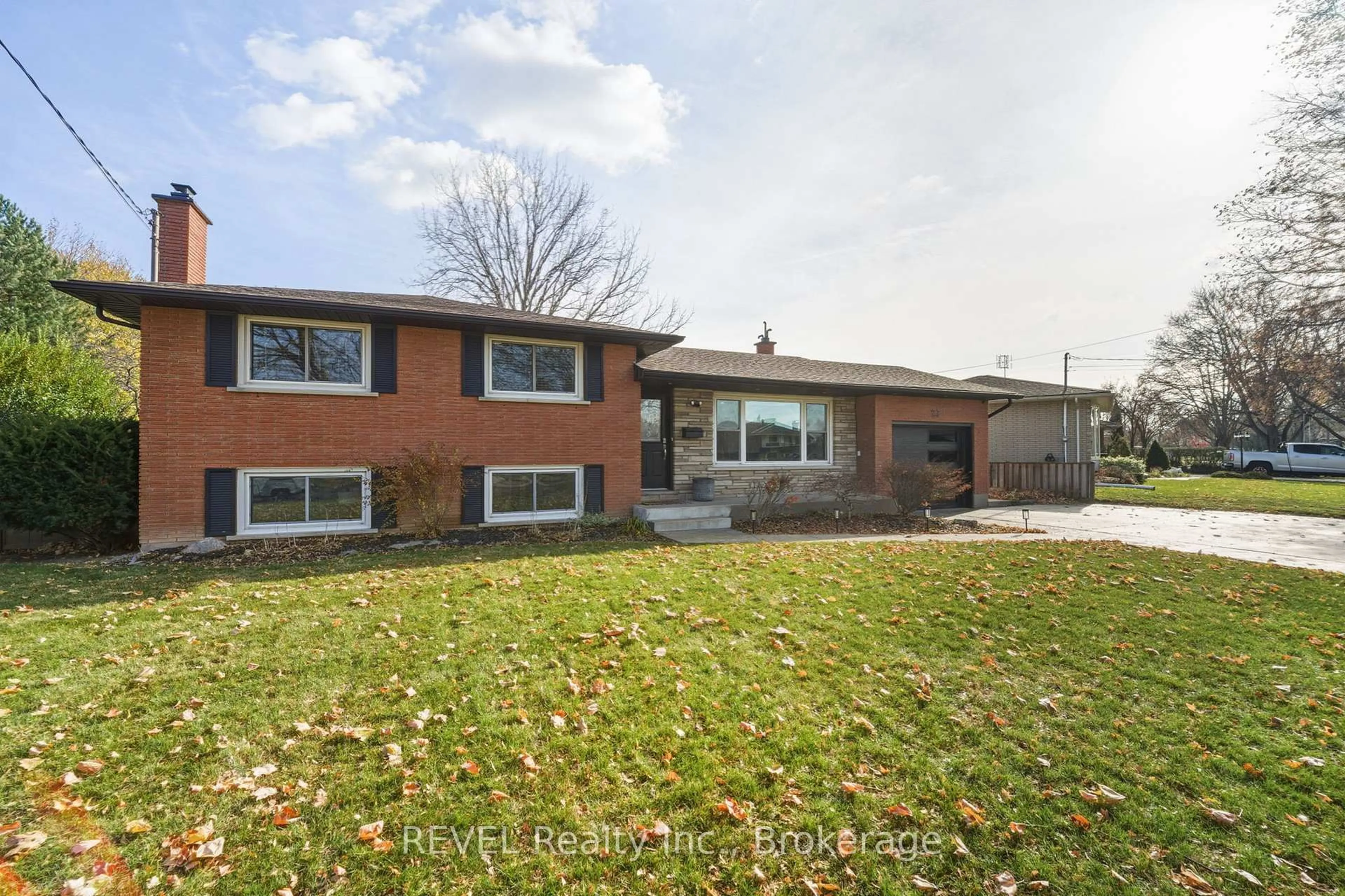 Home with brick exterior material, street for 20 Bishops Rd, St. Catharines Ontario L2M 1T9