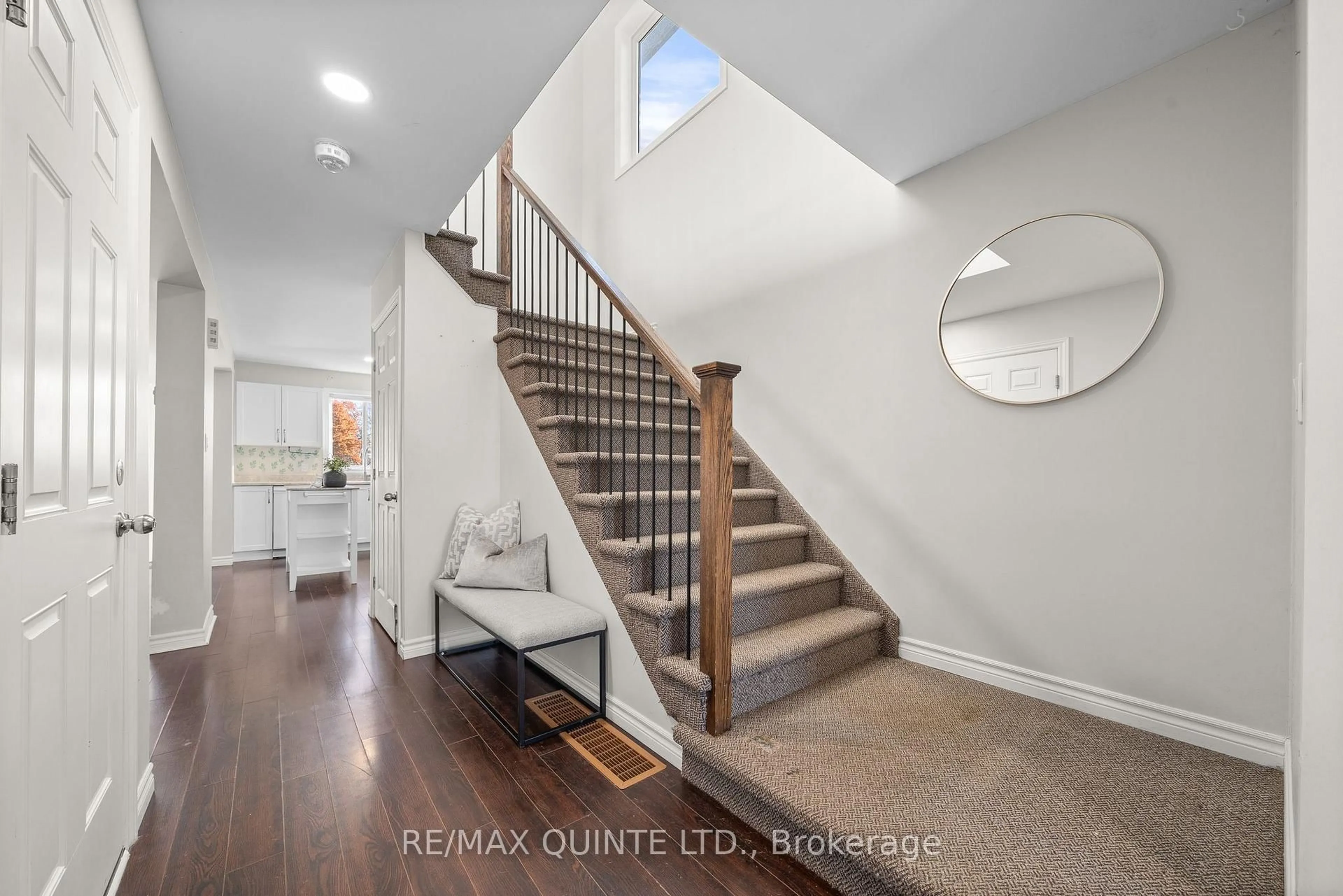 Stairs for 121 Kanvers Way, Greater Napanee Ontario K7R 3P9