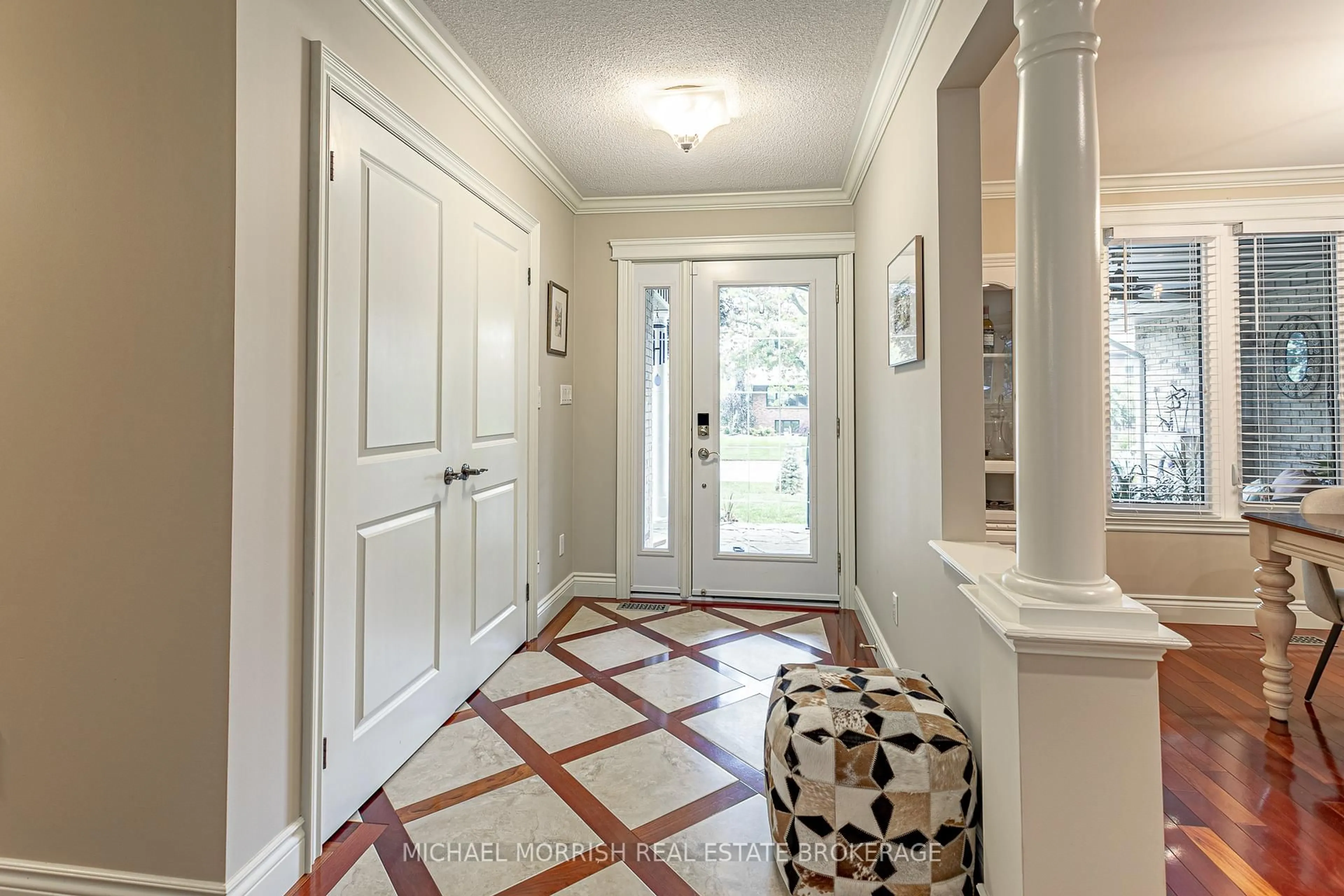 Indoor entryway for 232 Mill Pond Cres, Strathroy-Caradoc Ontario N7G 3R1