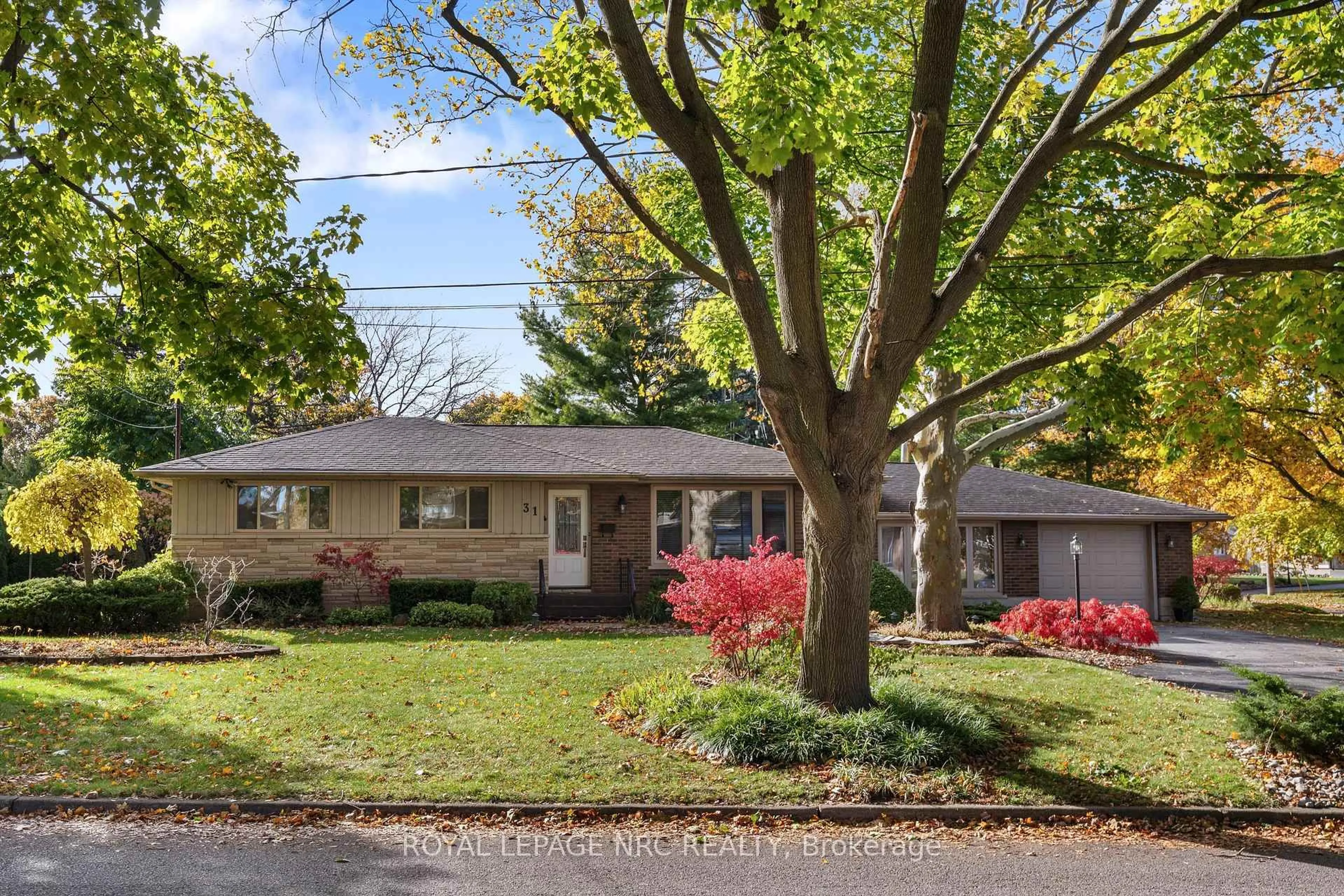 Home with brick exterior material, street for 31 St Lawrence Dr, St. Catharines Ontario L2M 2T7