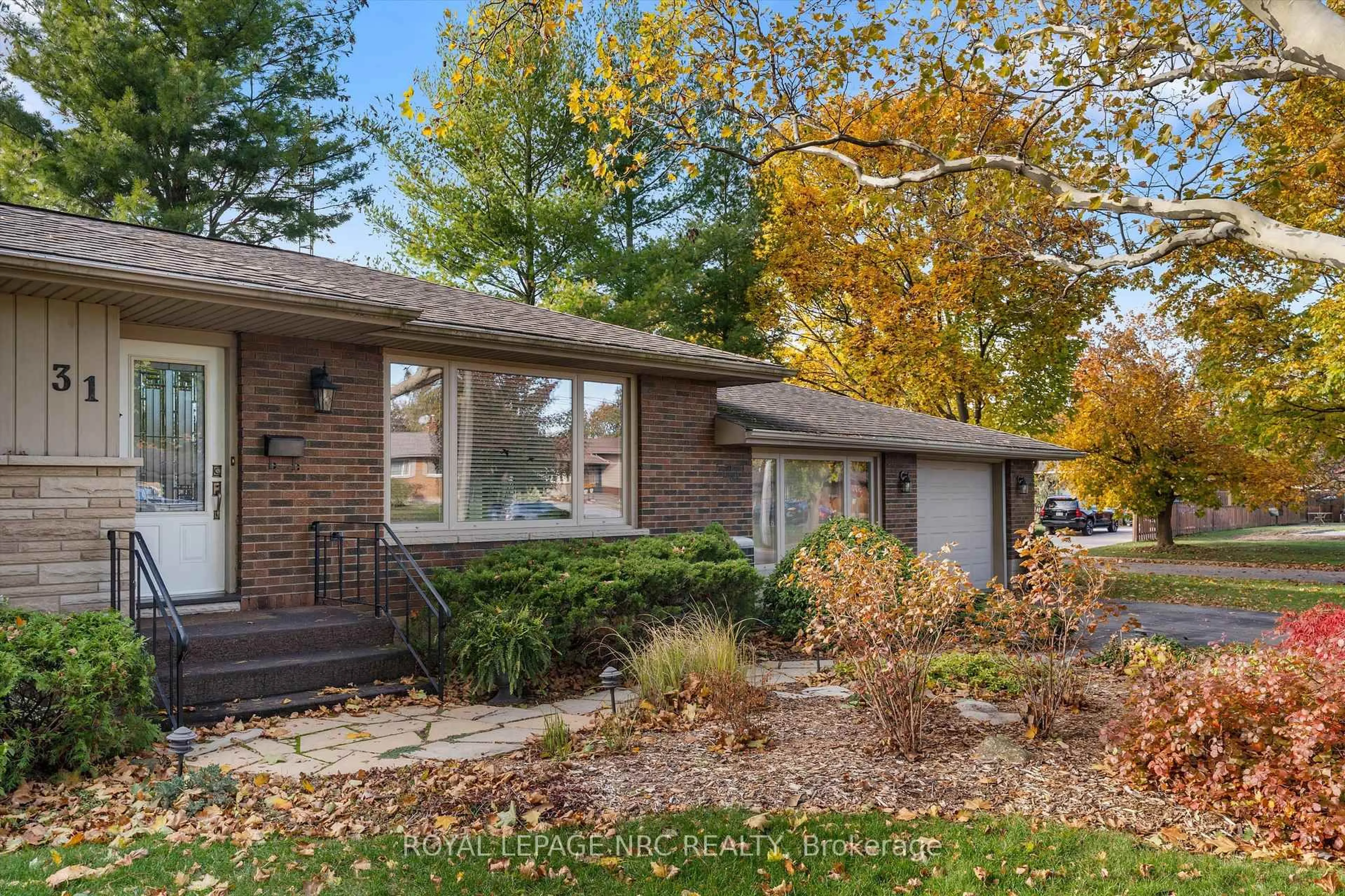 Home with brick exterior material, street for 31 St Lawrence Dr, St. Catharines Ontario L2M 2T7