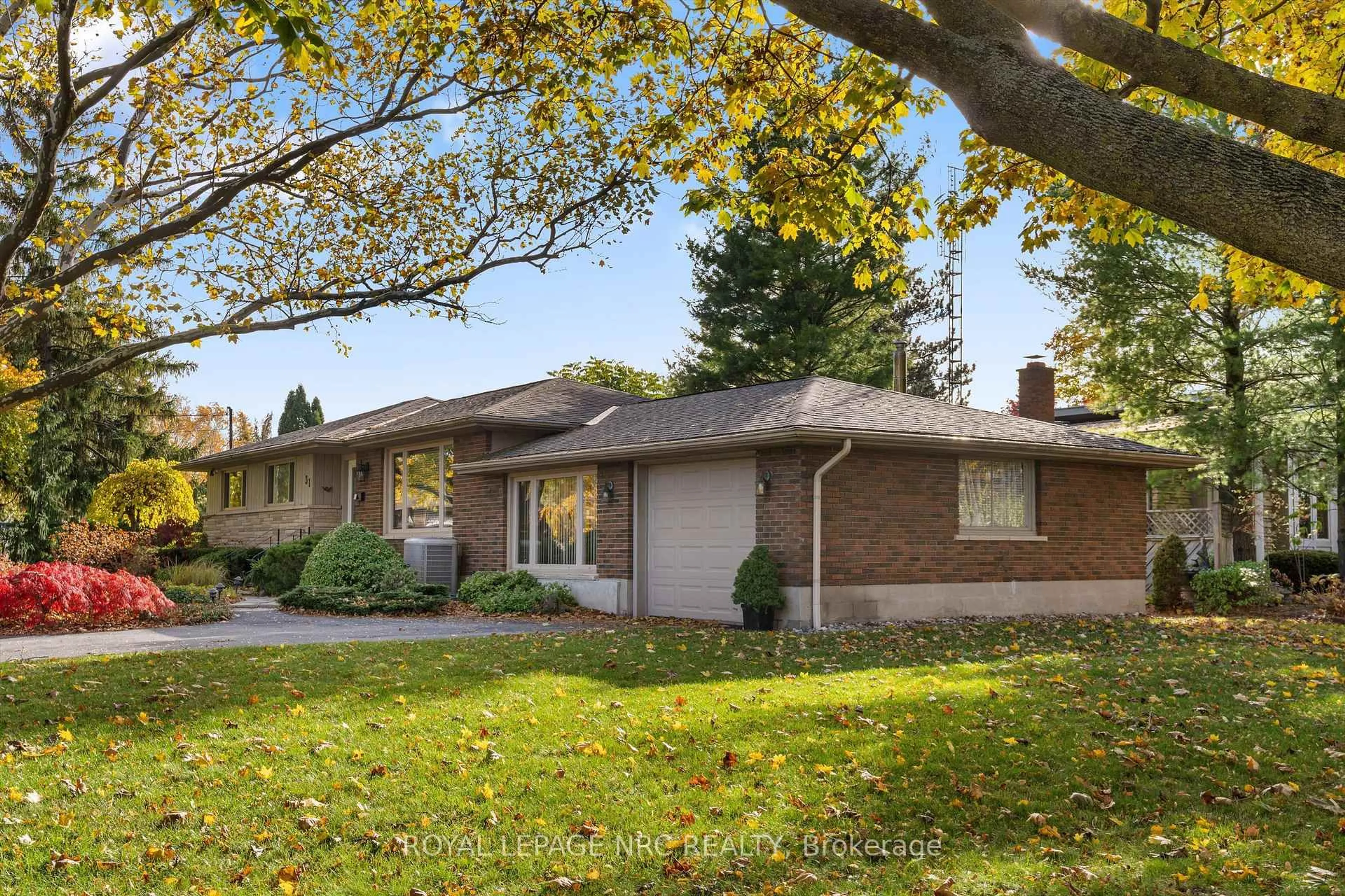 Home with brick exterior material, street for 31 St Lawrence Dr, St. Catharines Ontario L2M 2T7