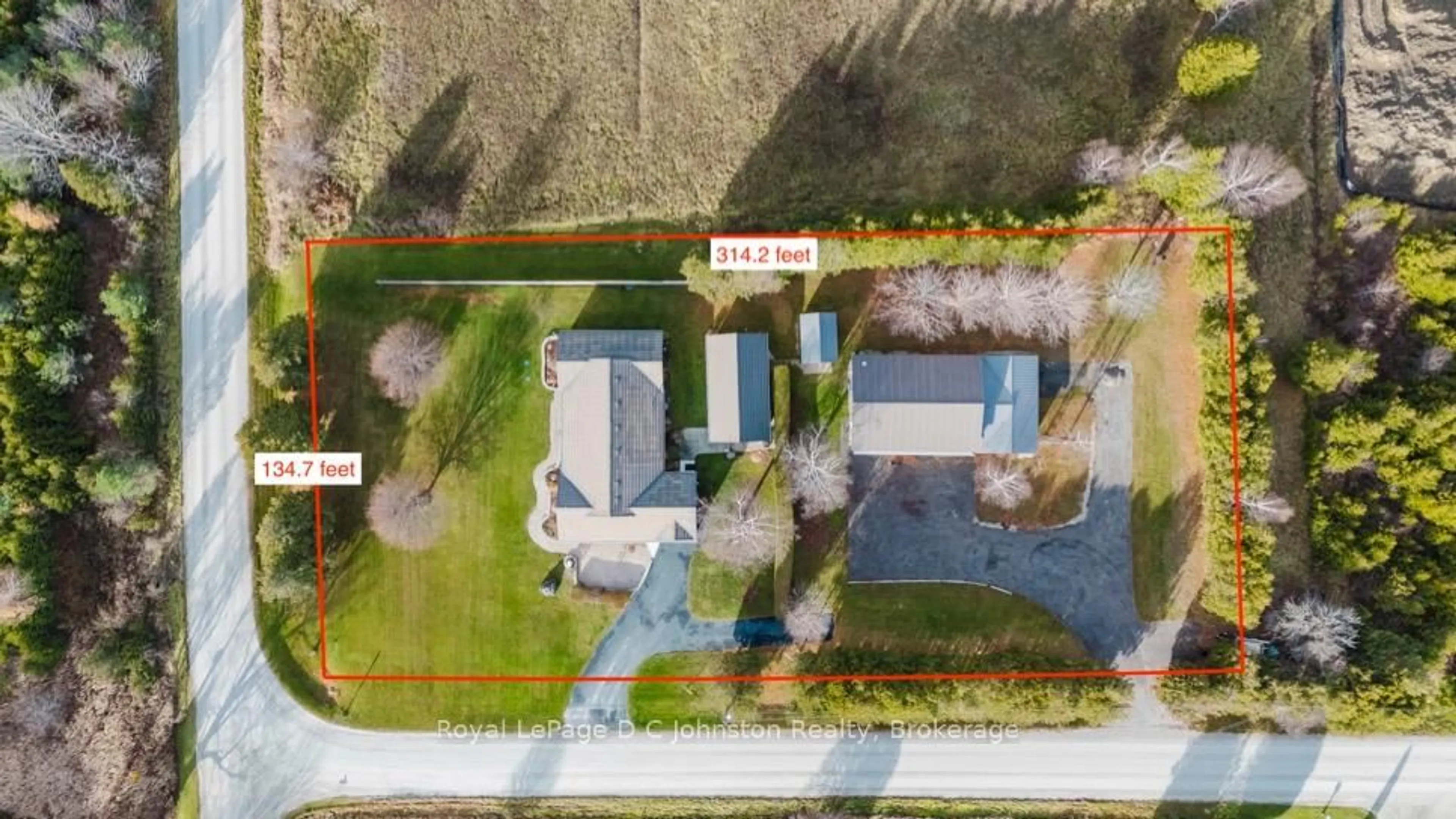 A pic from outside/outdoor area/front of a property/back of a property/a pic from drone, building for 496 Spence St, Saugeen Shores Ontario N0H 2L0