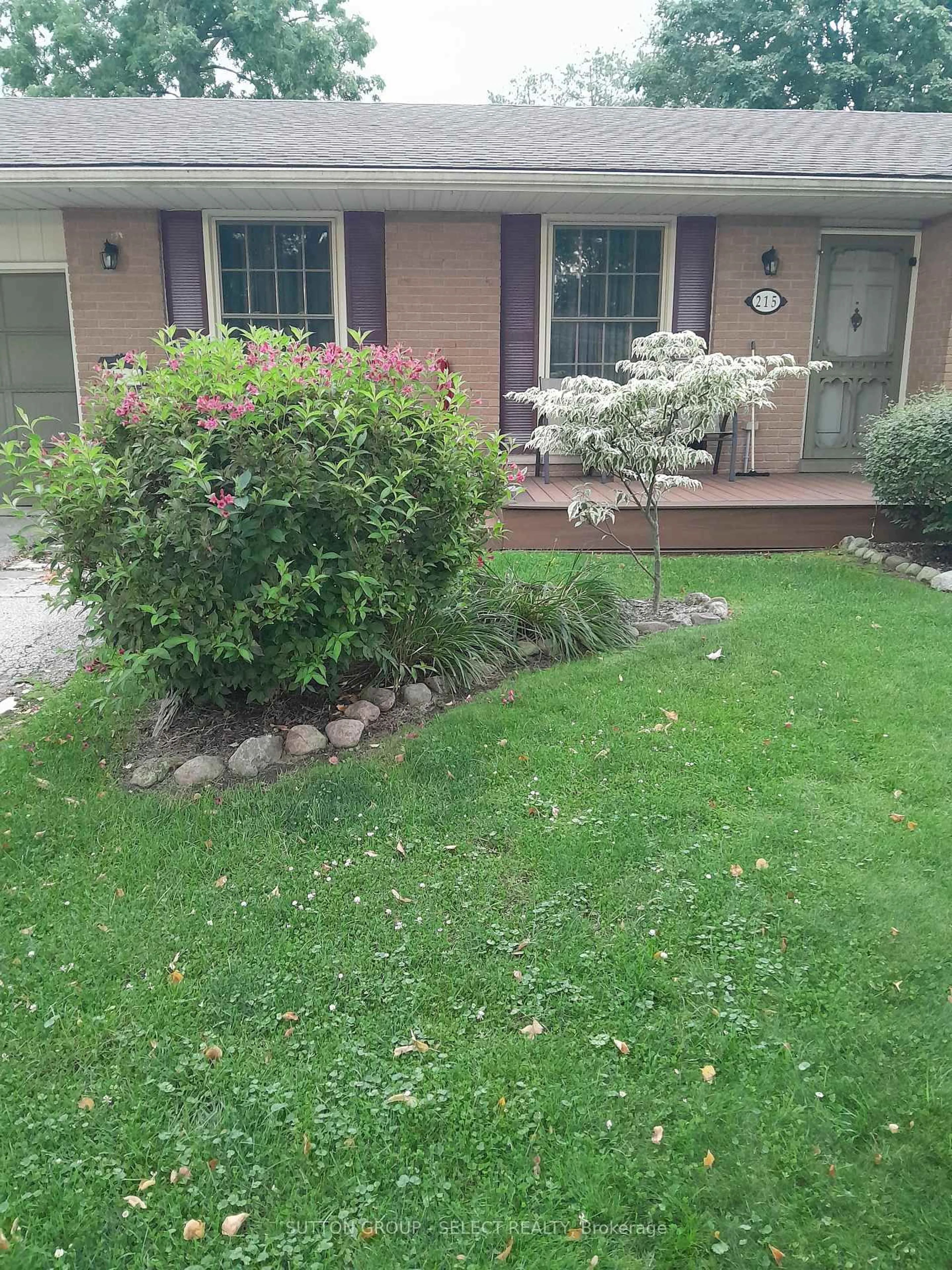 Patio, street for 215 West St, Central Elgin Ontario N0L 1B0