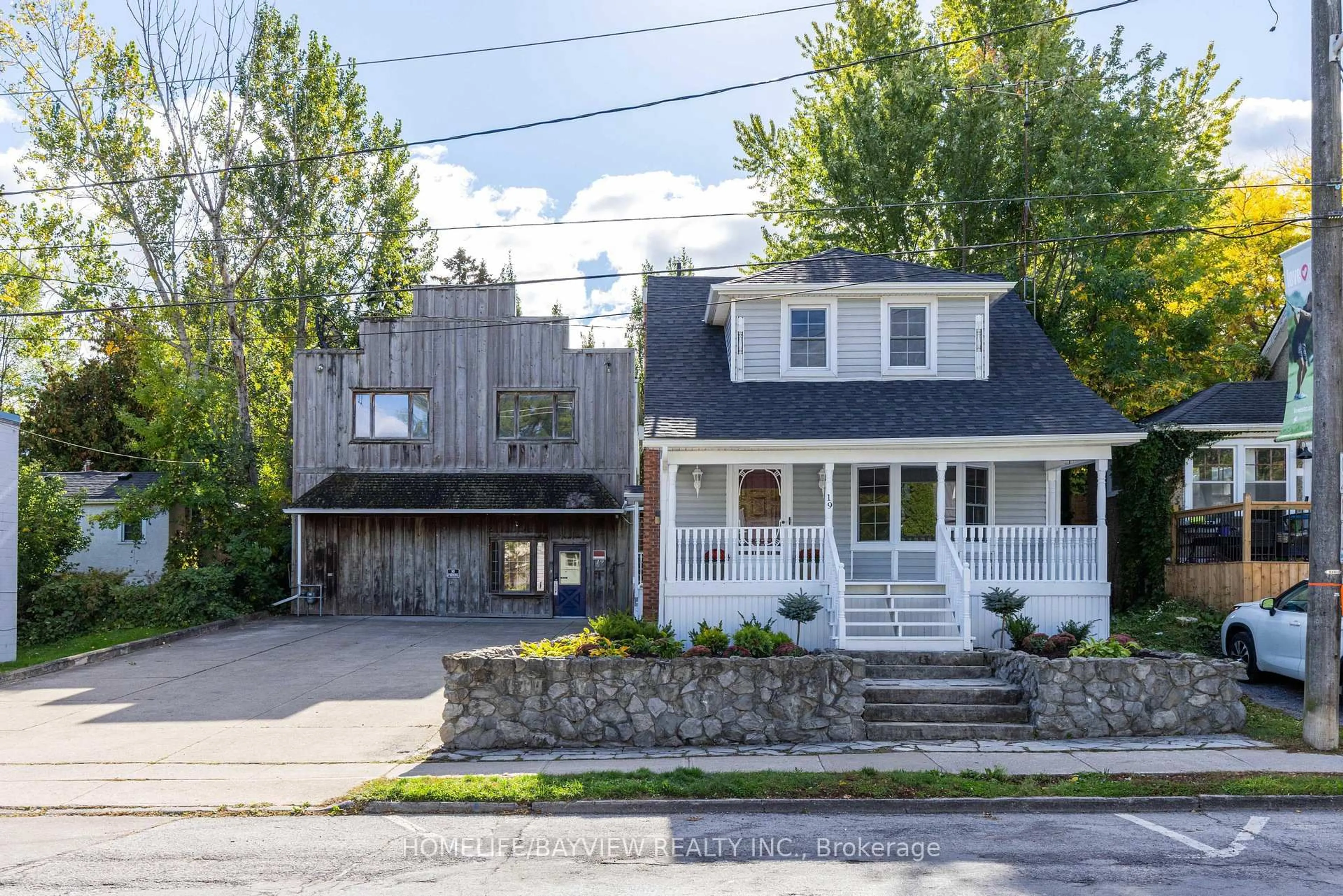 Home with vinyl exterior material, street for 19 Main St, St. Catharines Ontario L2N 4T5