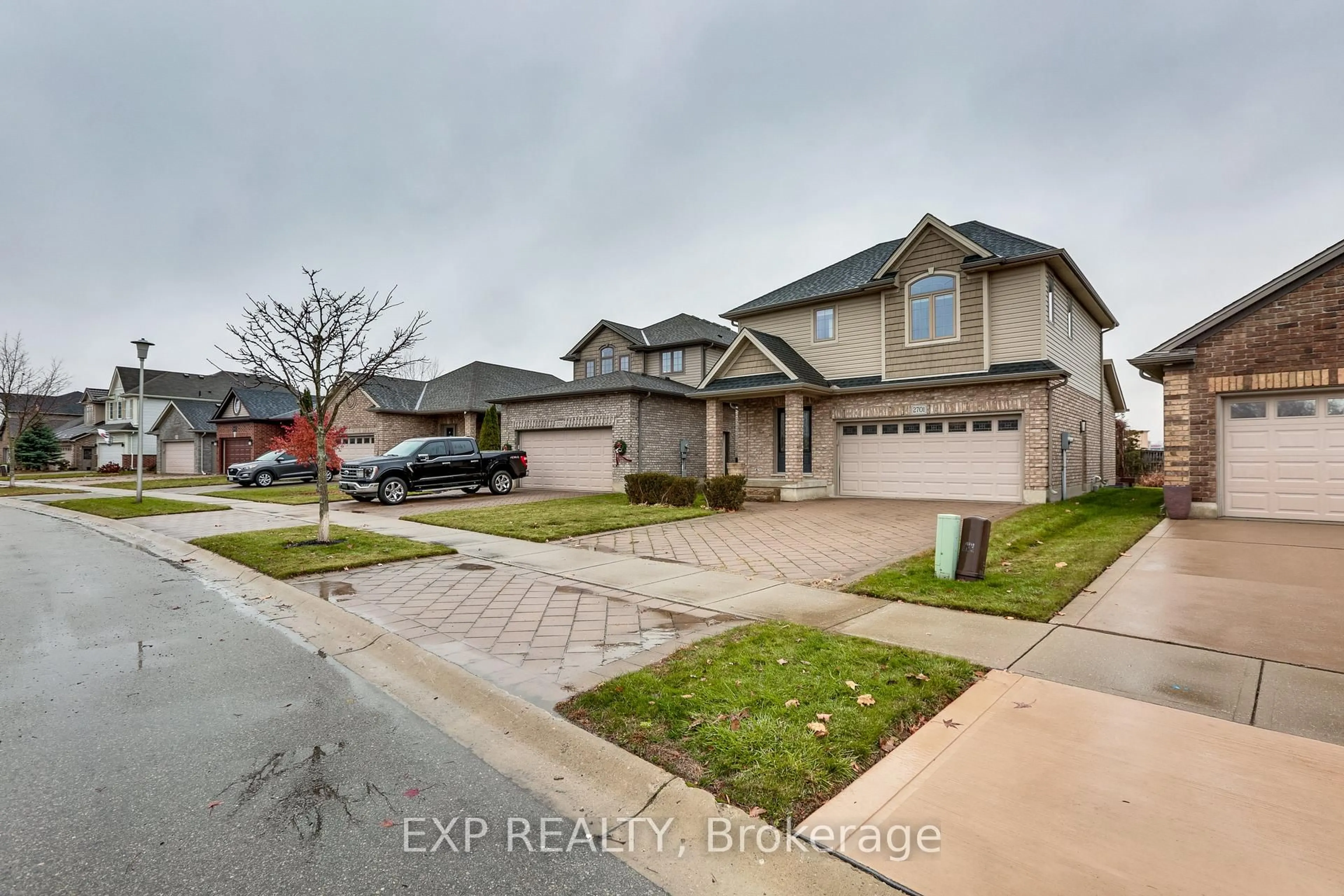 A pic from outside/outdoor area/front of a property/back of a property/a pic from drone, street for 2701 Bateman Tr, London South Ontario N6L 0A9