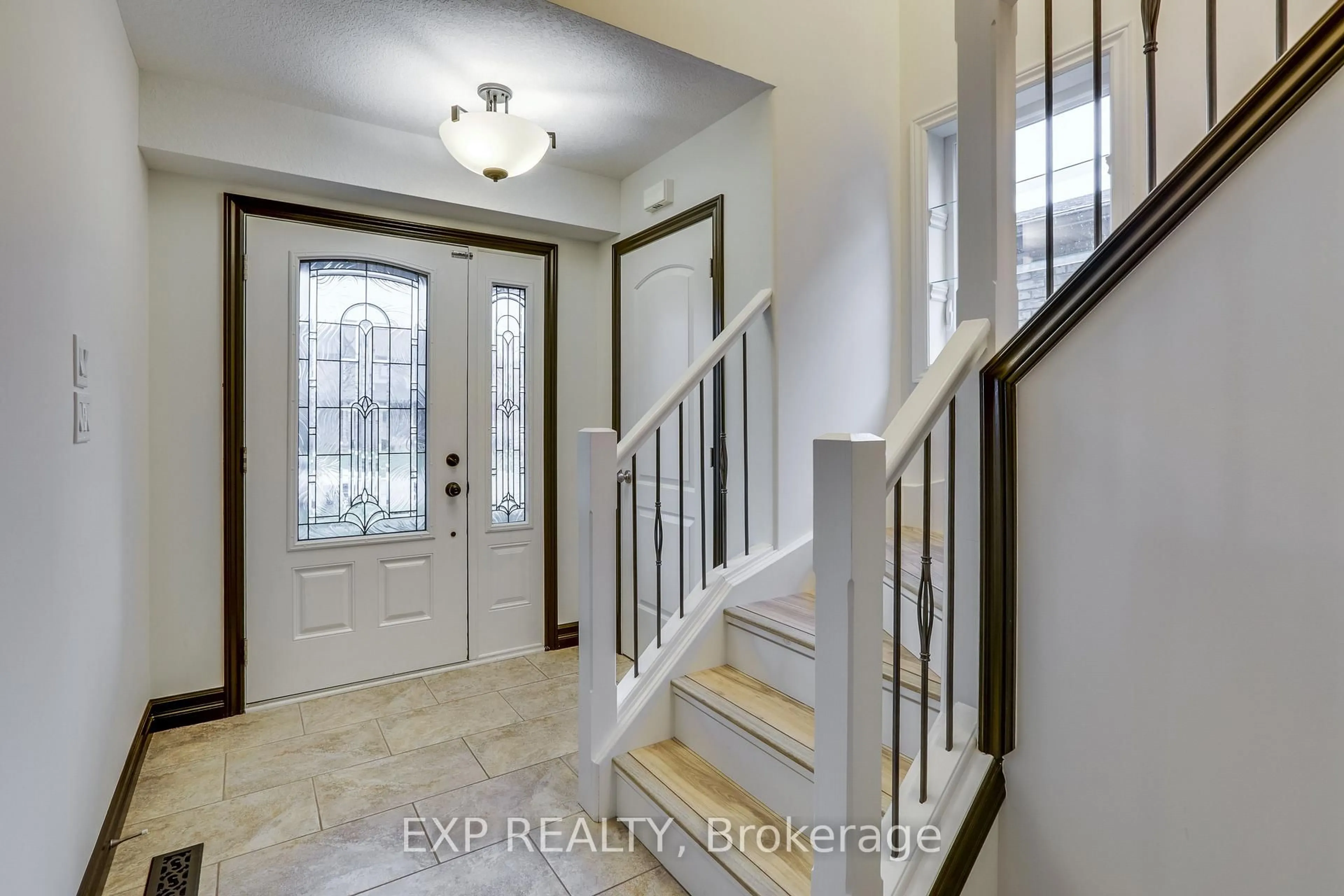Indoor entryway for 2701 Bateman Tr, London South Ontario N6L 0A9