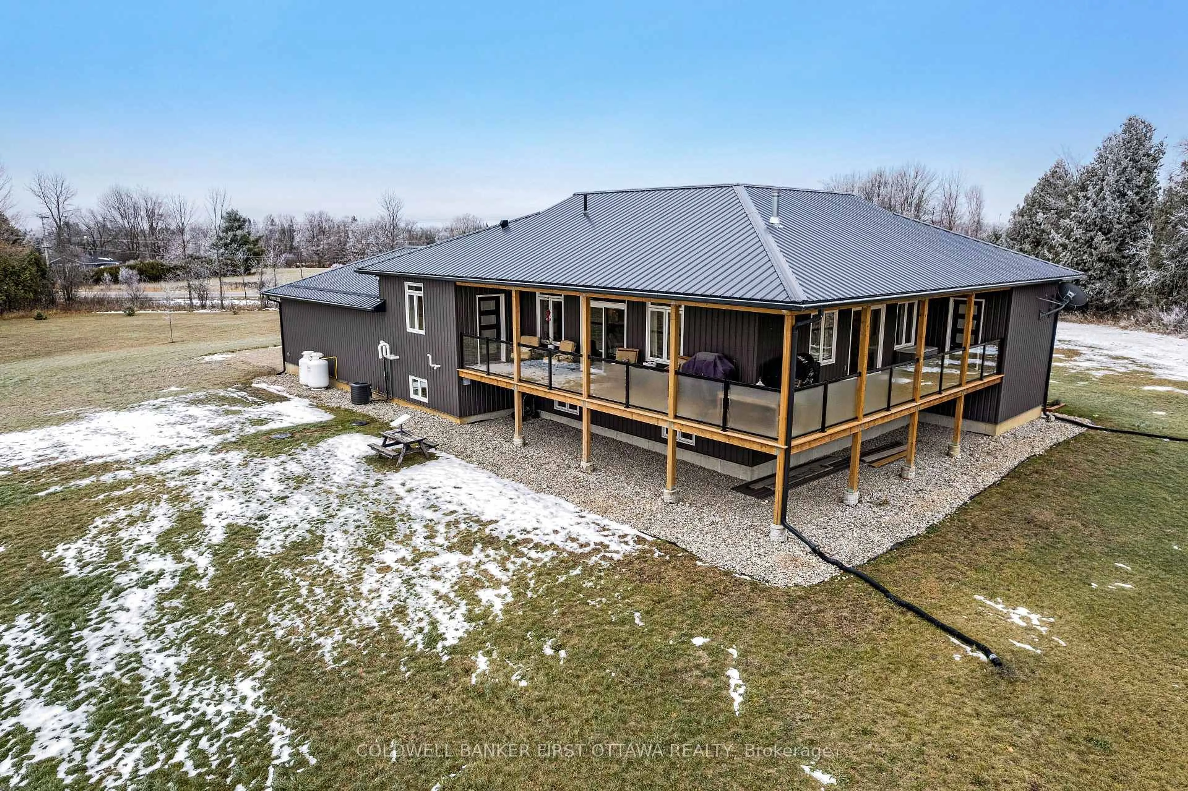 A pic from outside/outdoor area/front of a property/back of a property/a pic from drone, building for 462 Althorpe Rd, Perth Ontario K7H 3C9