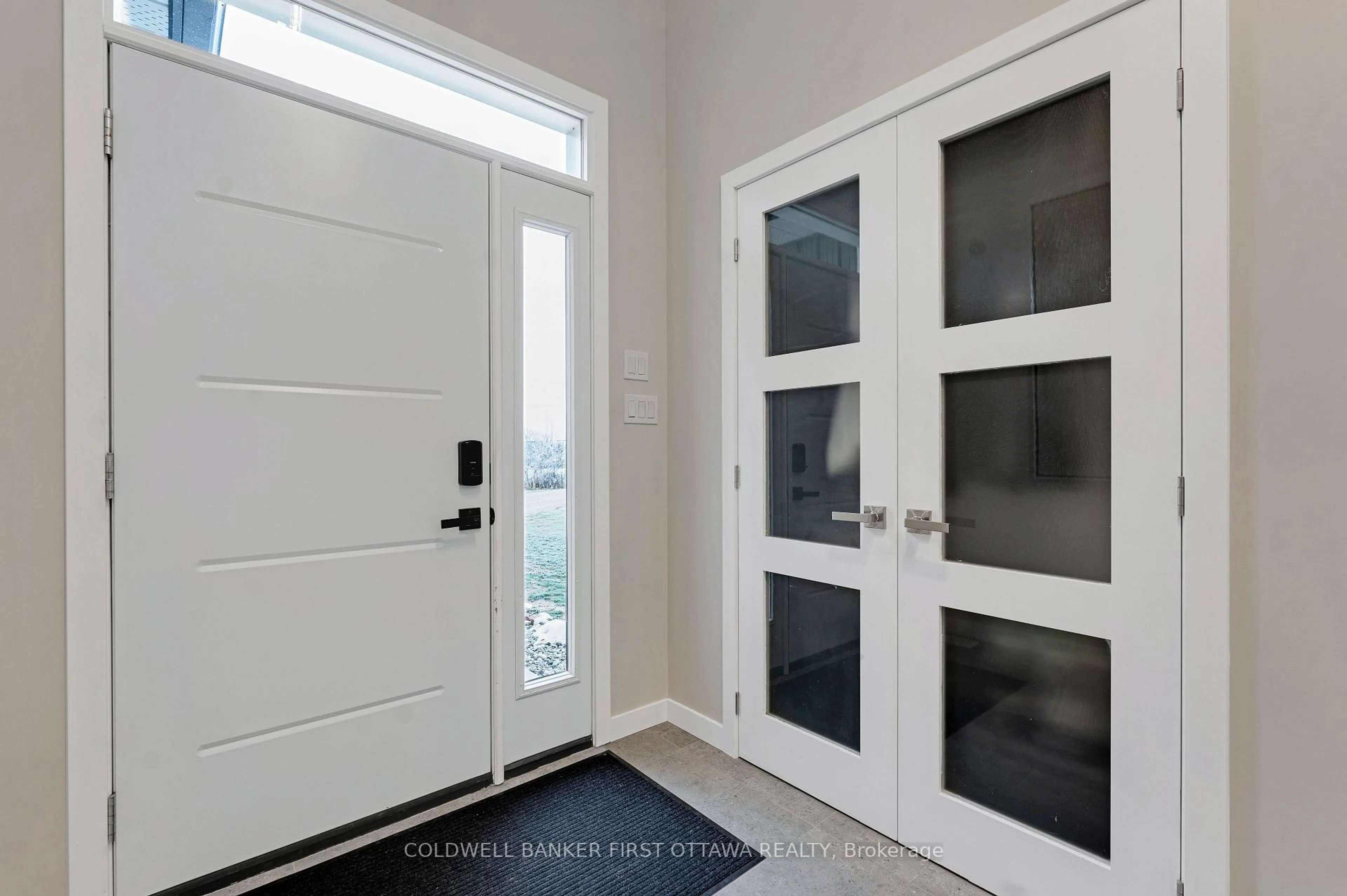 Indoor entryway for 462 Althorpe Rd, Perth Ontario K7H 3C9