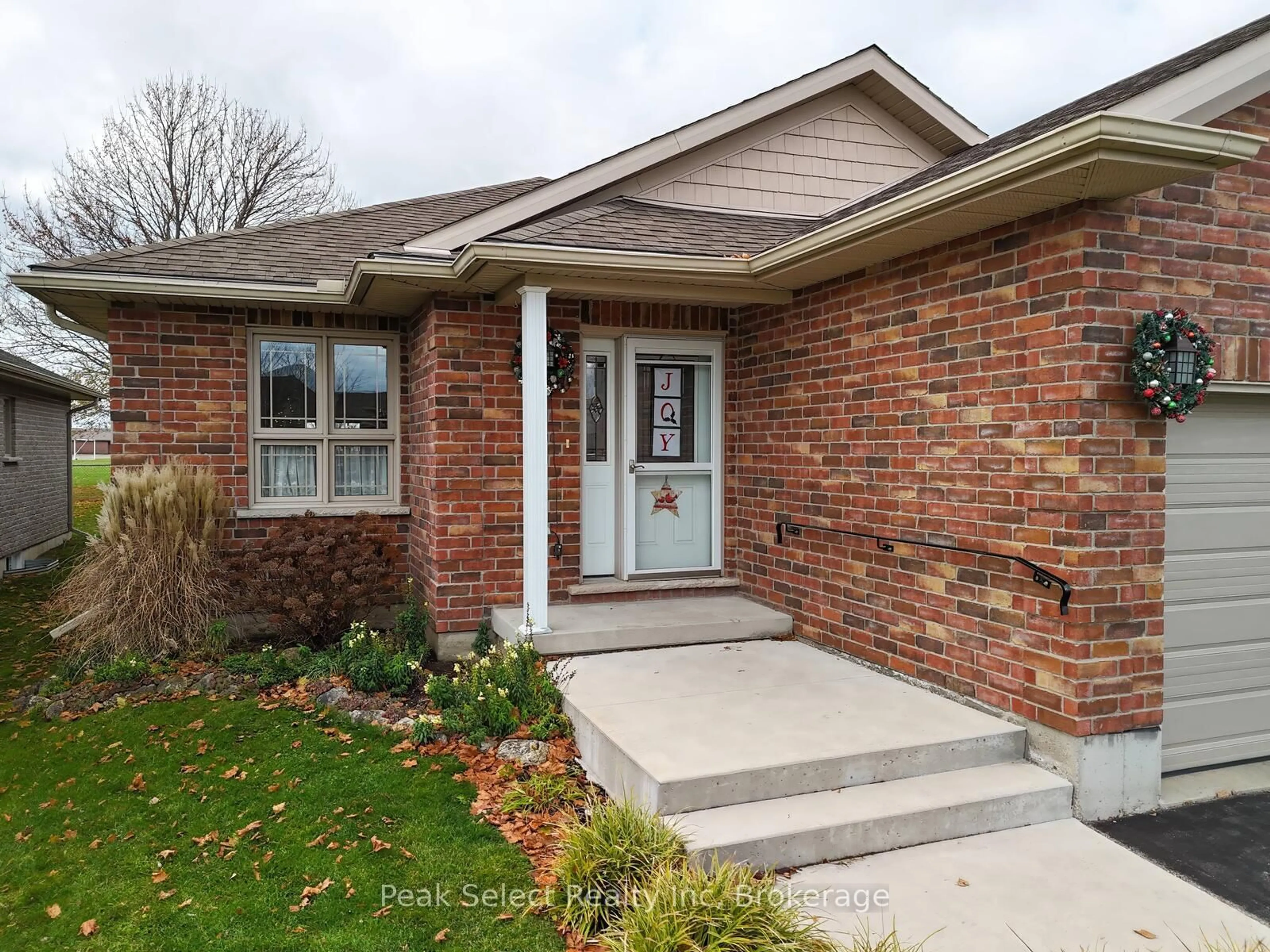 Home with brick exterior material, street for 34 Homefield Crt, St. Marys Ontario N4X 0A4