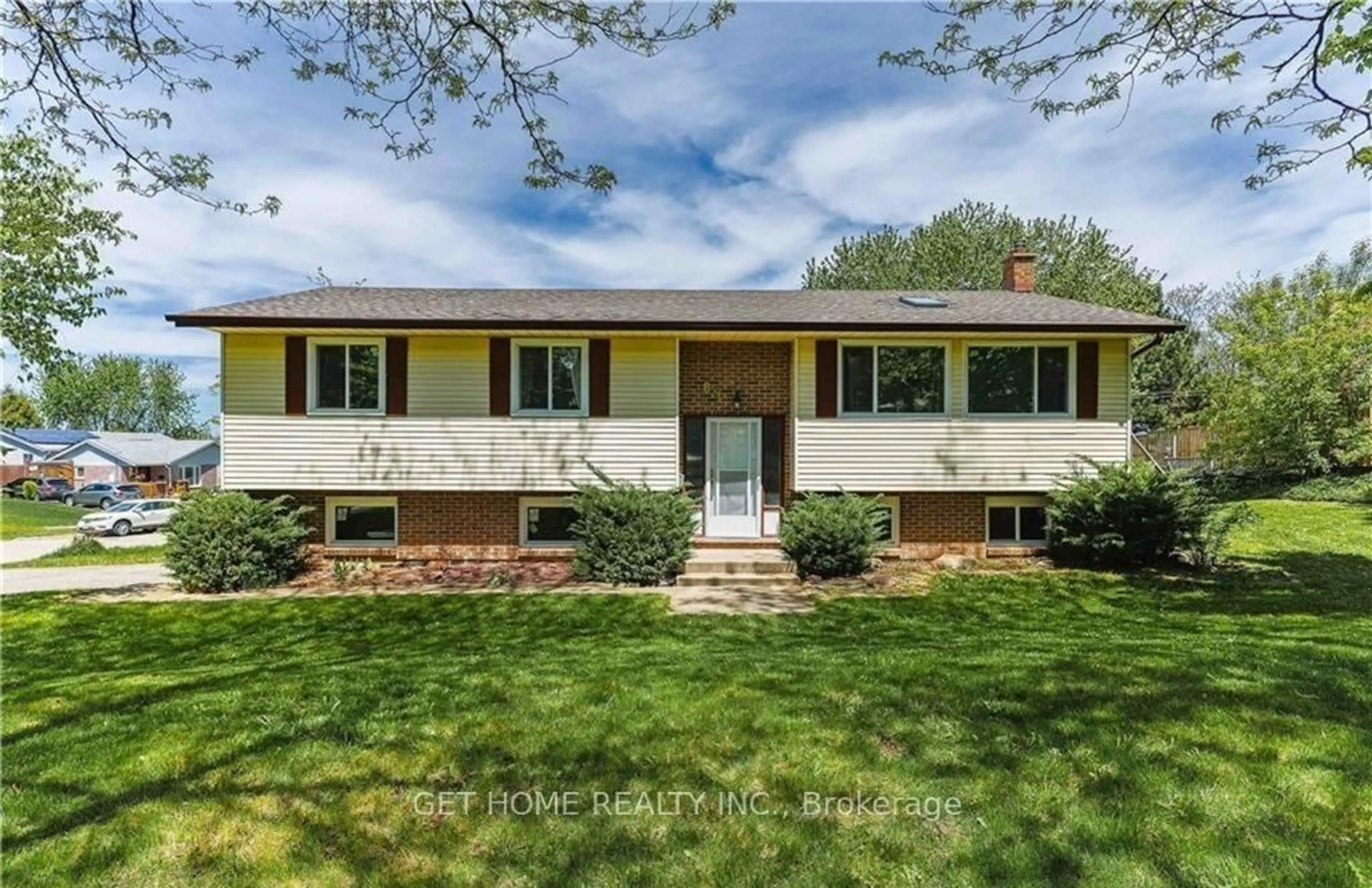 Home with vinyl exterior material, street for 85 High Acres Cres, Kitchener Ontario N2N 2S3