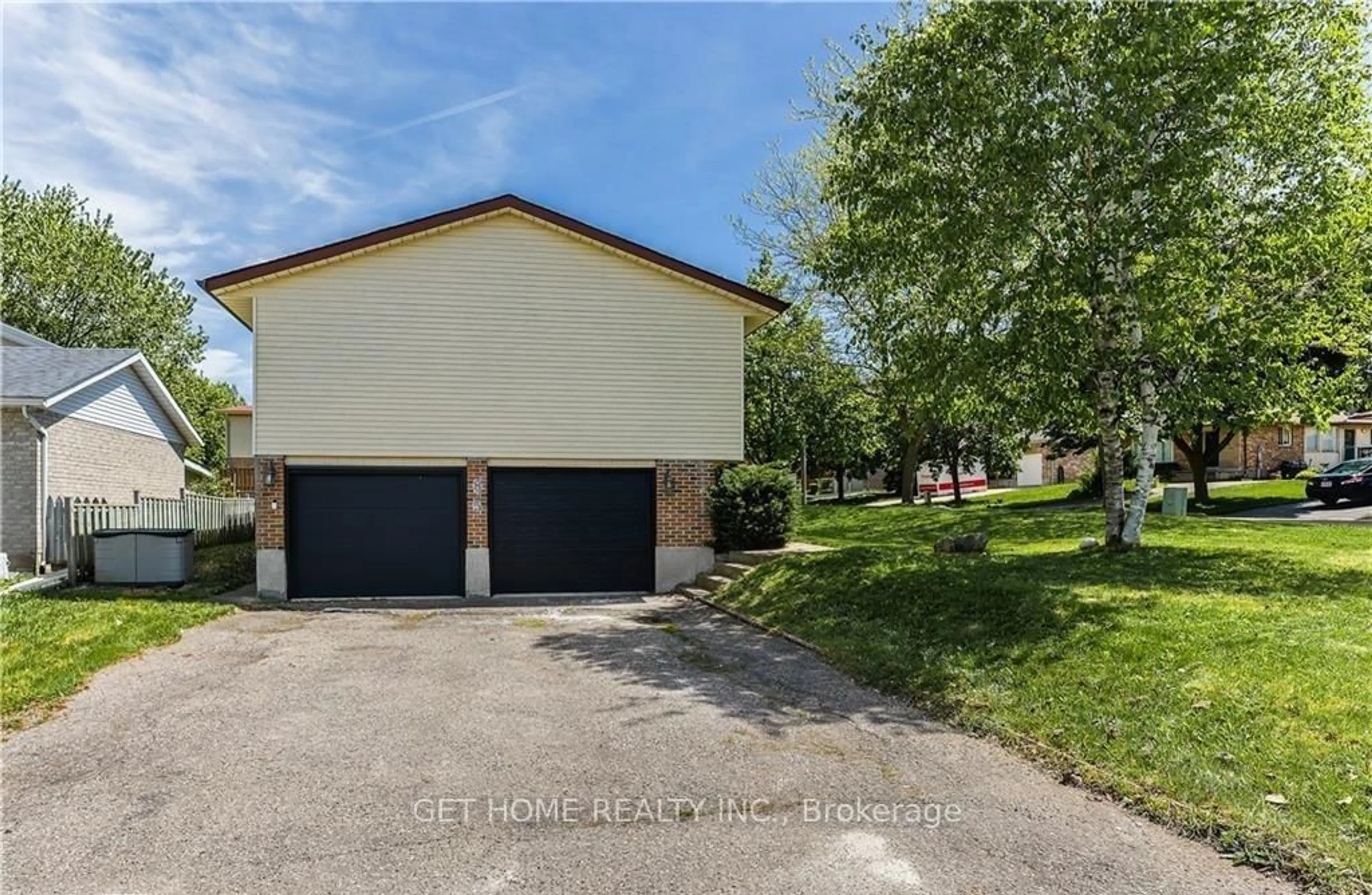 A pic from outside/outdoor area/front of a property/back of a property/a pic from drone, street for 85 High Acres Cres, Kitchener Ontario N2N 2S3