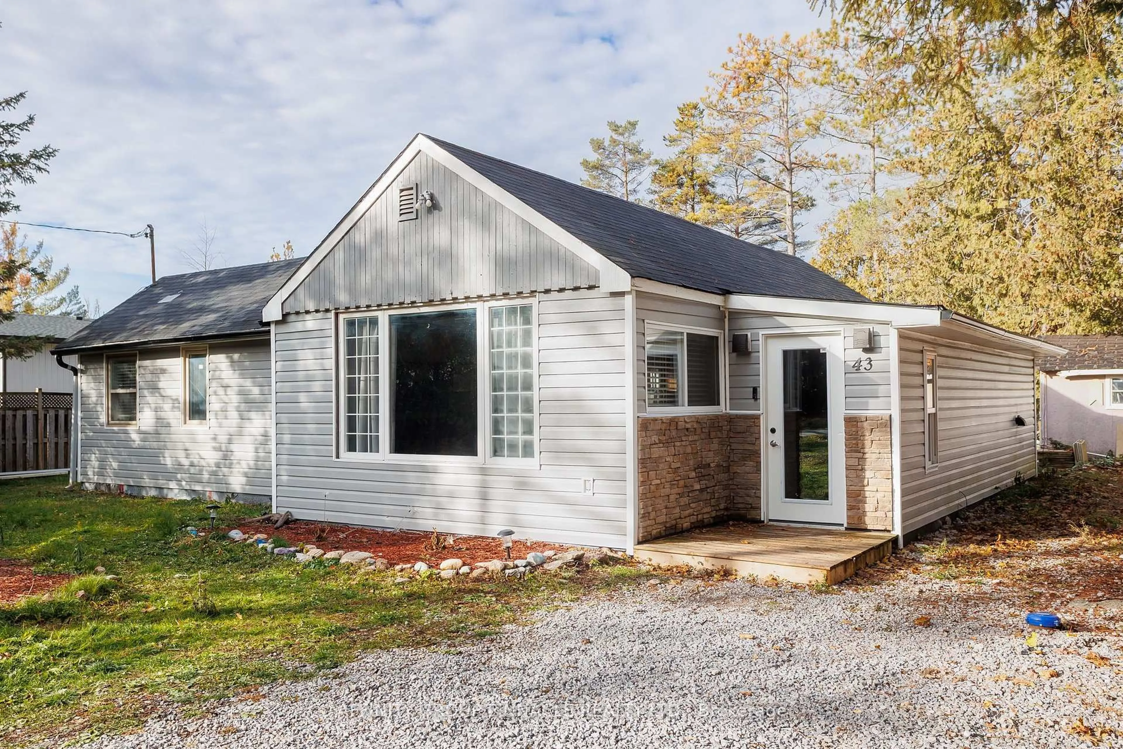 Home with vinyl exterior material, street for 43 Parkhill Dr, Kawartha Lakes Ontario K0M 1N0