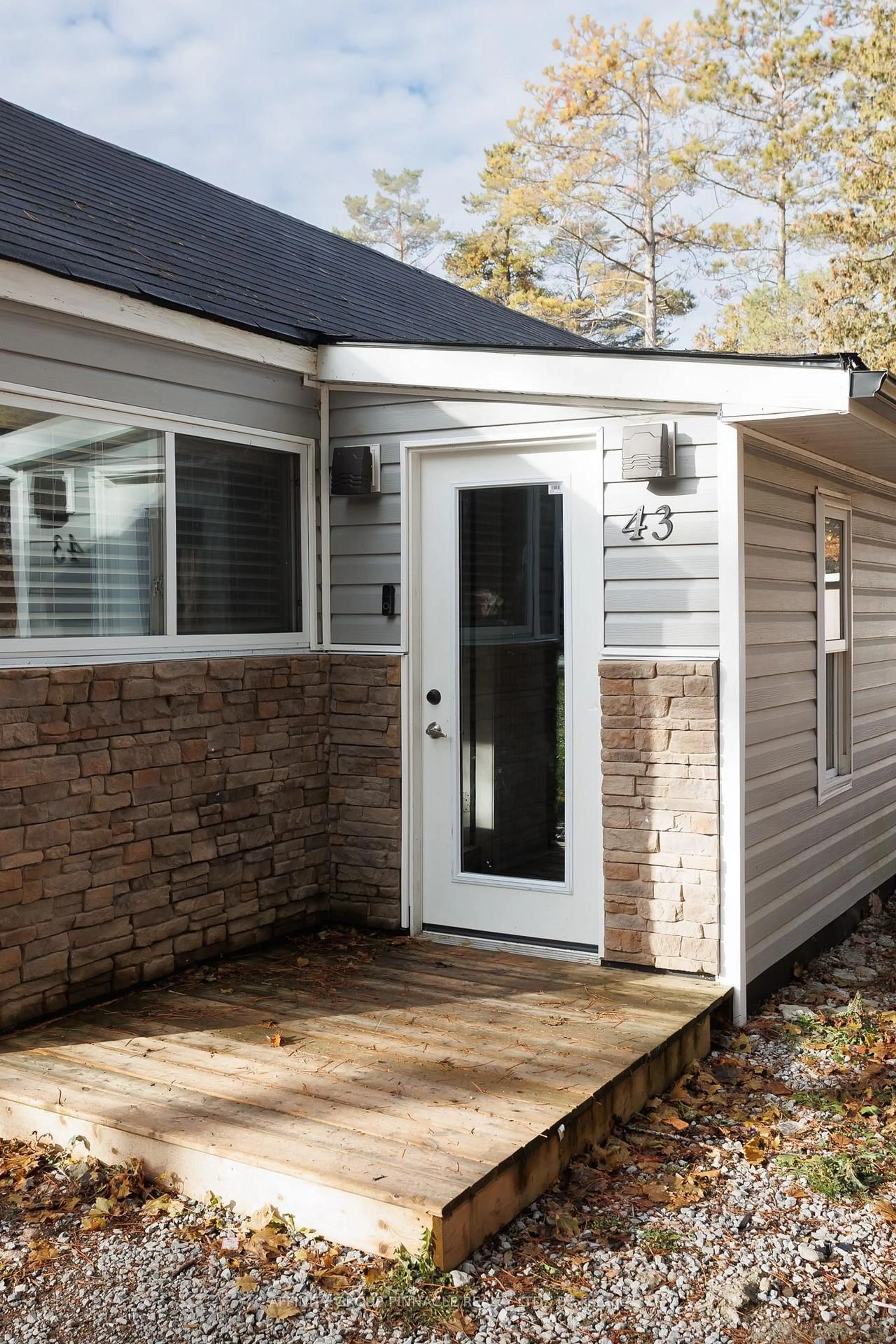 Home with vinyl exterior material, street for 43 Parkhill Dr, Kawartha Lakes Ontario K0M 1N0