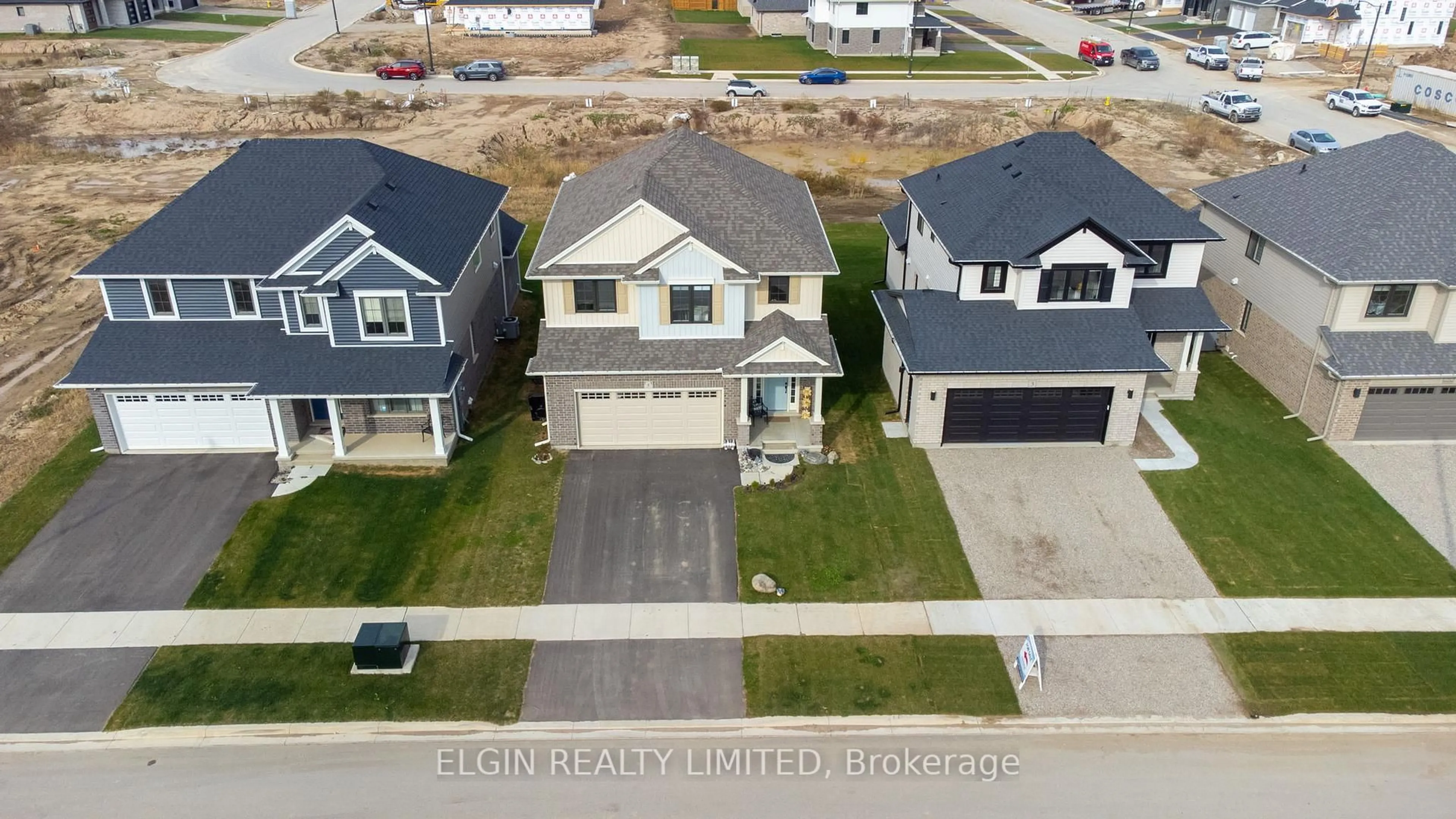 A pic from outside/outdoor area/front of a property/back of a property/a pic from drone, street for 5 Dunning Way, St. Thomas Ontario N5R 0P7